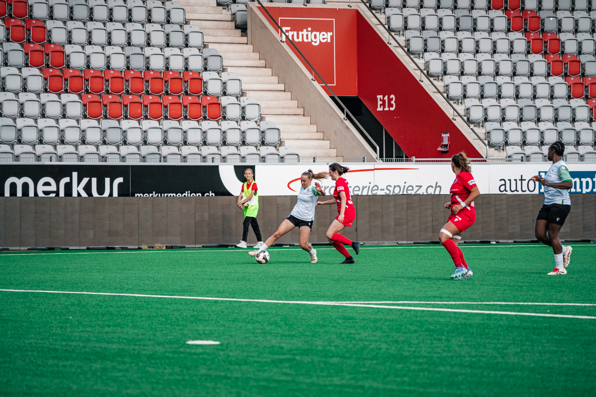 Frauenteam Thun Berner-Oberland et Yverdon Sport FC à la Stockhorn Arena. (Christian António/LibsVisuals.com)