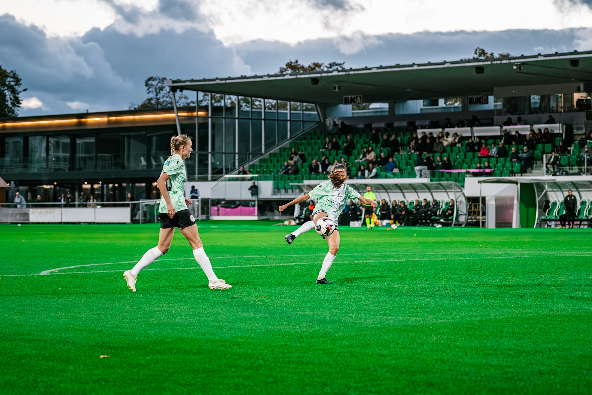 Match championnat LNB féminine opposant Yverdon Sport FC et FC Oerlikon/Polizei ZH 1 au Stade Municipal. (Christian António/LibsVisuals.com)