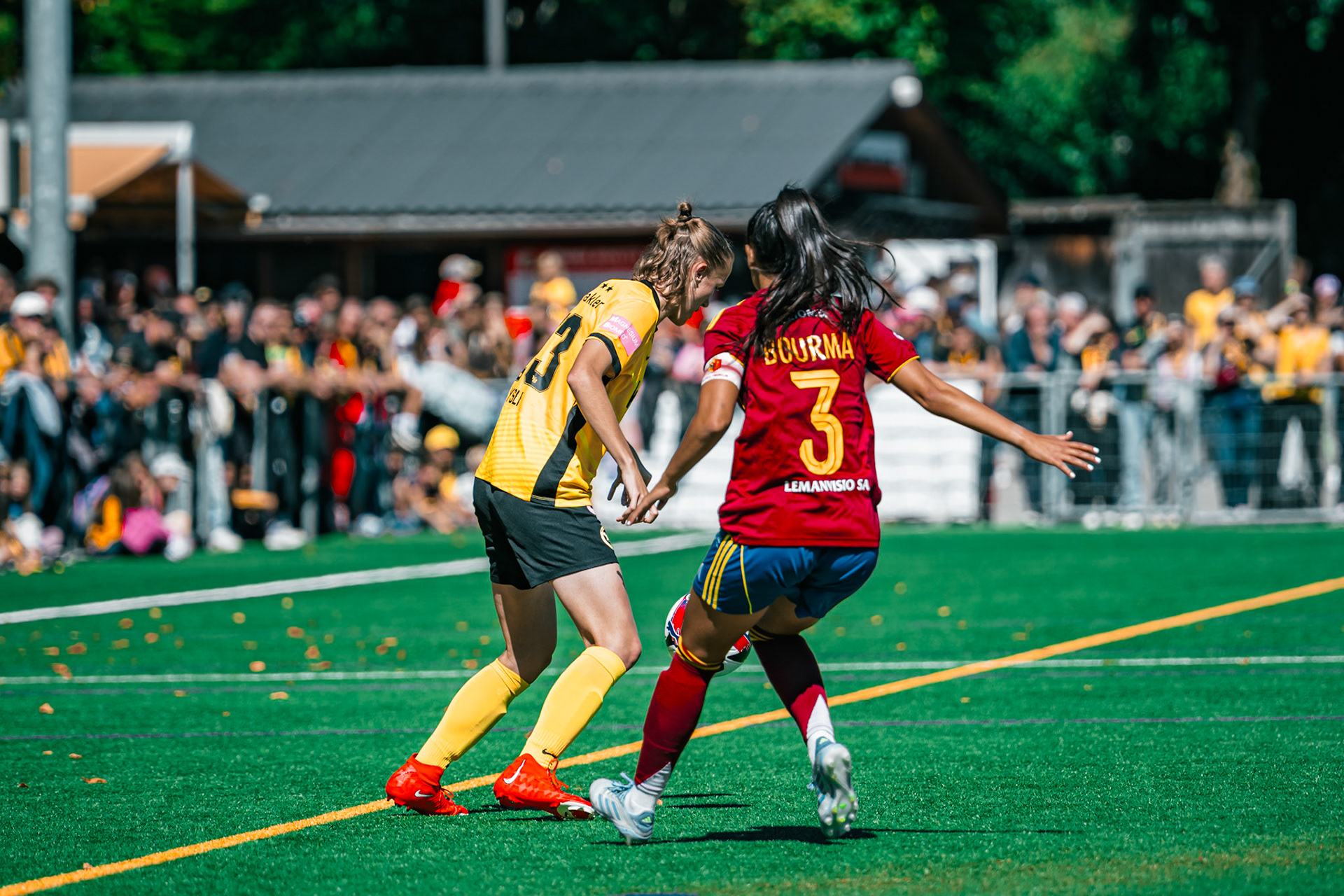 Match de l’AXA Women’s Super League opposant BSC YB Frauen et Servette FC Chênois Féminin au Spitalacker (Kunstrasenfeld), Bern. (Christian António/LibsVisuals.com)
