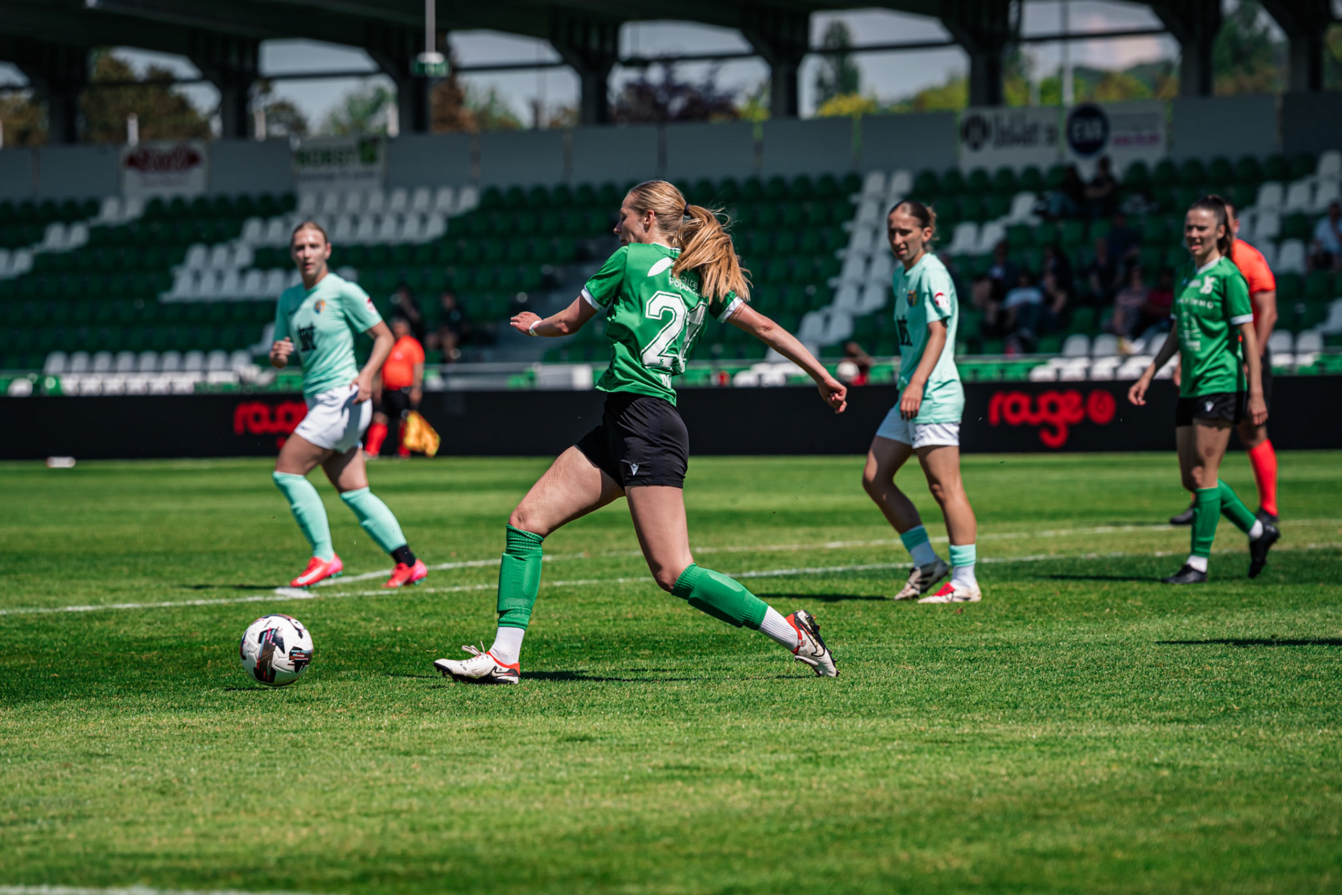 Yverdon Sport FC et FC Schlieren au Stade Municipal. (Christian António/LibsVisuals.com)
