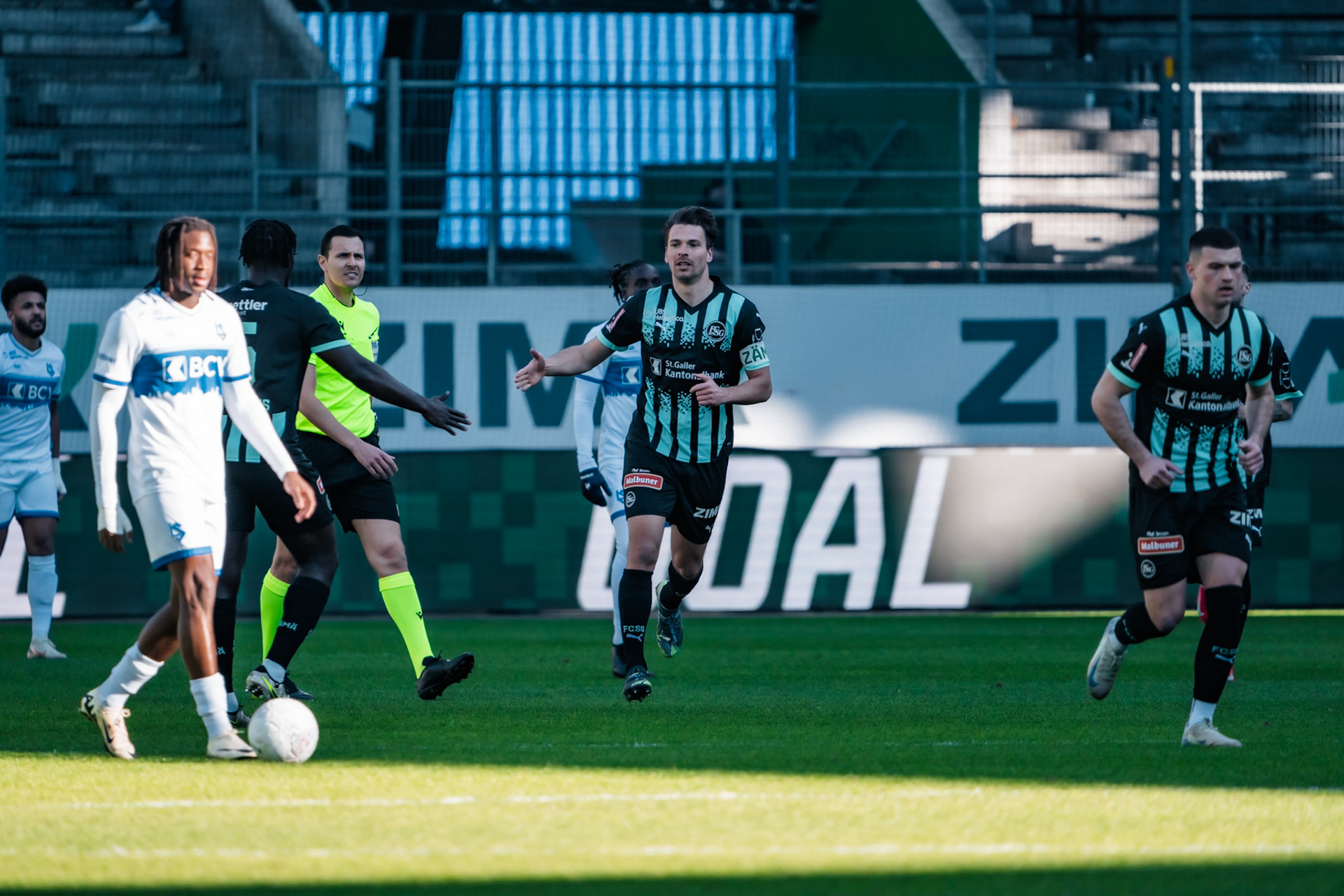FC Saint-Gall 1879 et Lausanne-Sport FC au Kybunpark. (Christian António/LibsVisuals.com)