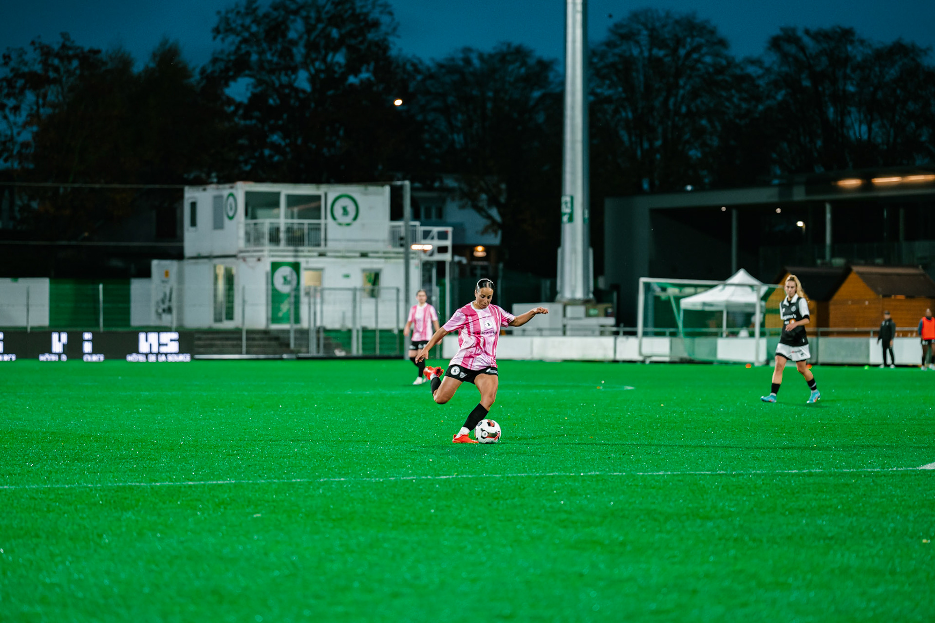 Match de championnat LNB féminine opposant Yverdon Sport FC et le FC Lugano au Stade Municipal, Yverdon-les-Bains. (Christian António / LibsVisuals.com)