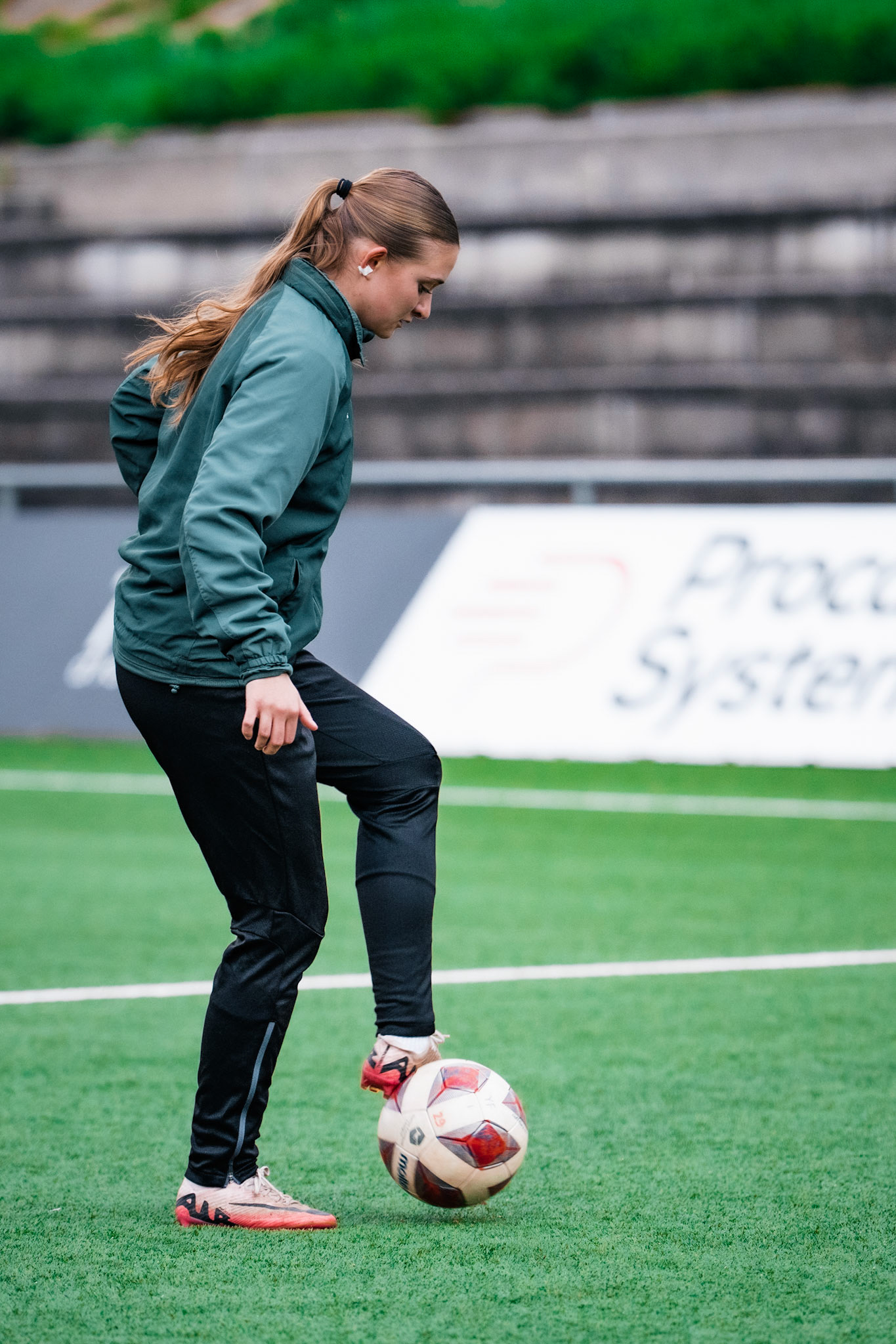 Etoile Carouge FC et Yverdon Sport FC au  Stade de la Fontenette (Christian António/LibsVisuals.com)