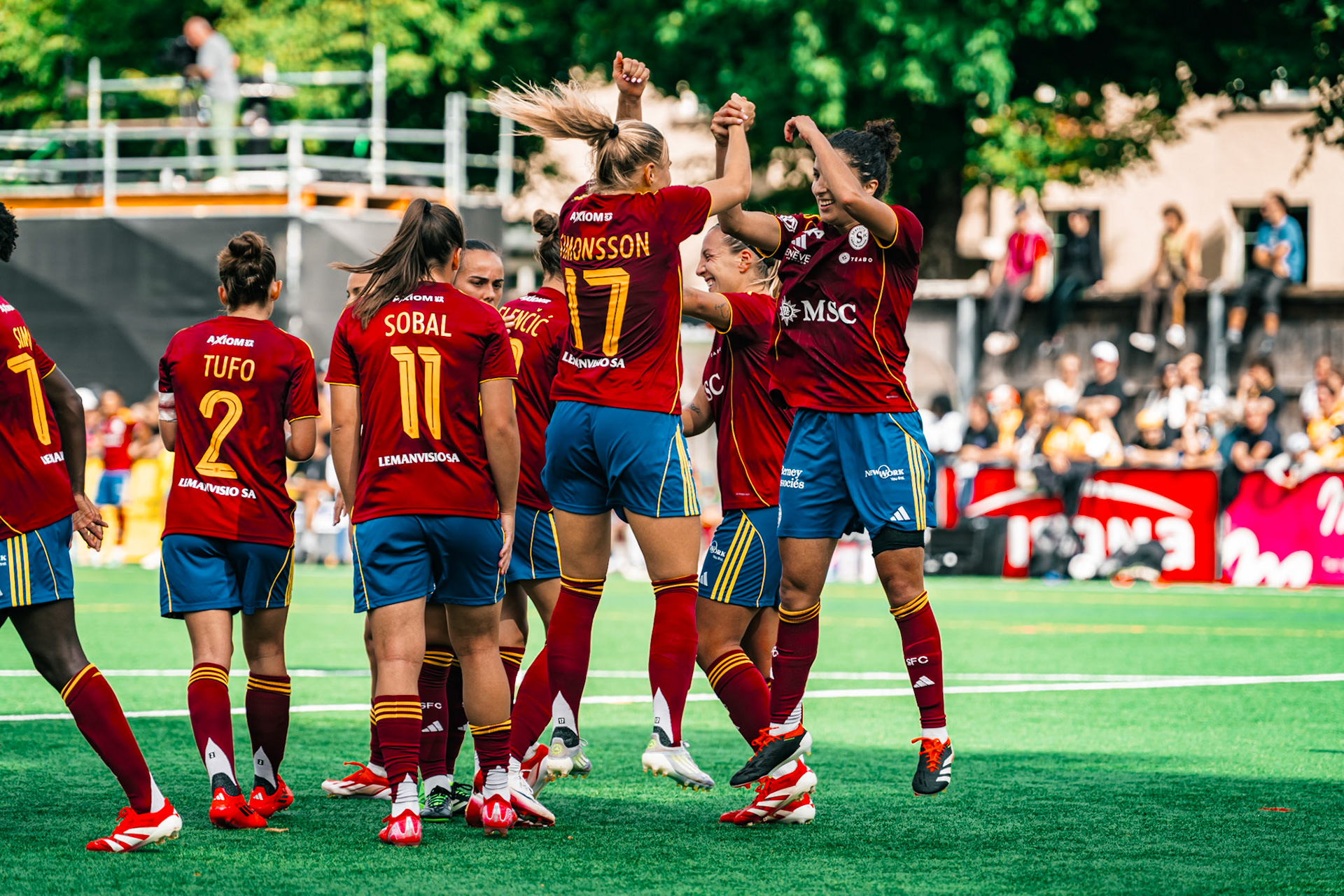Match de l’AXA Women’s Super League opposant BSC YB Frauen et Servette FC Chênois Féminin au Spitalacker (Kunstrasenfeld), Bern. (Christian António/LibsVisuals.com)