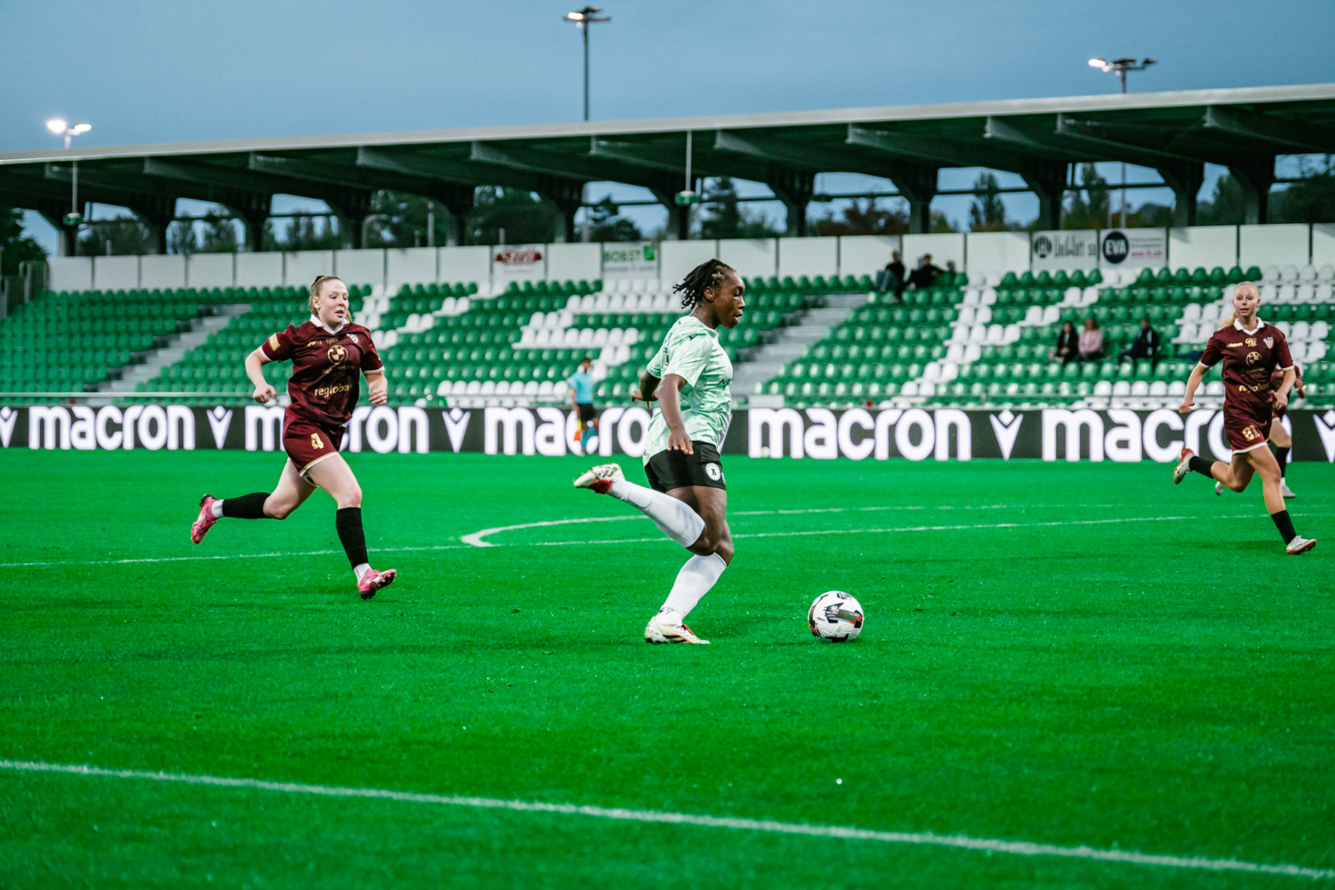 Match championnat LNB féminine opposant Yverdon Sport FC et FC Solothurn Frauen au Stade Municipal. (Christian António/LibsVisuals.com)