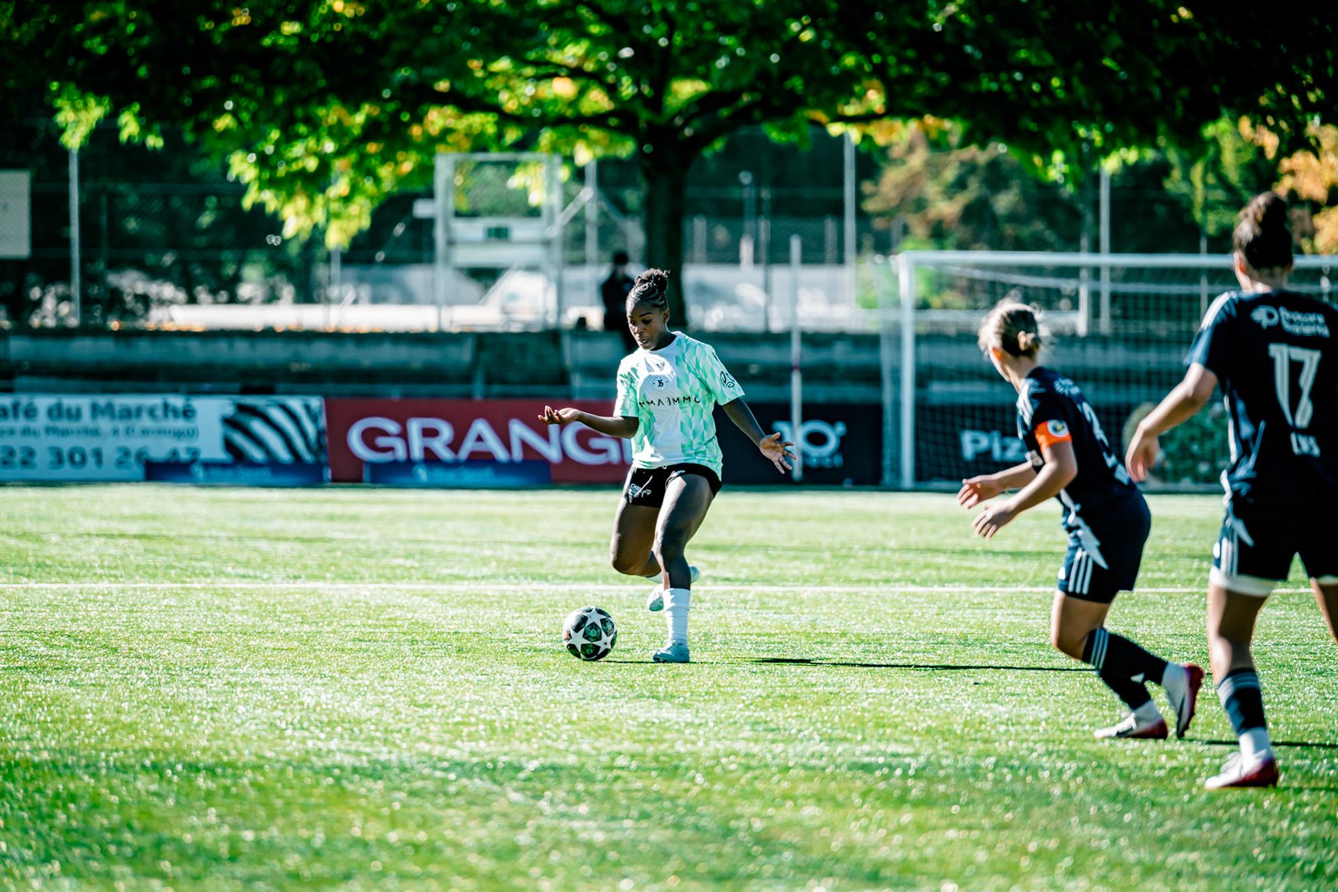 Match de championnat LNB (féminine) opposant l’Etoile Carouge FC à Yverdon Sport FC au Stade de la Fontenette à Carouge. (Christian António/LibsVisuals.com)