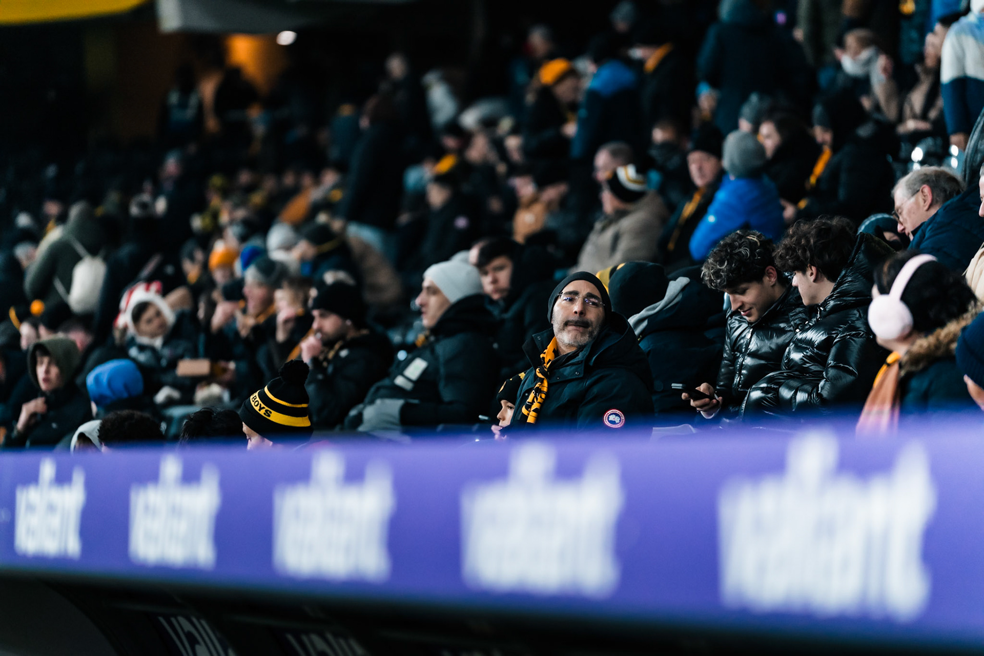Spectateurs en tribune lors du match entre BSC Young Boys et FC Winterthur au Stadion Wankdorf. (Christian António/LibsVisuals.com)