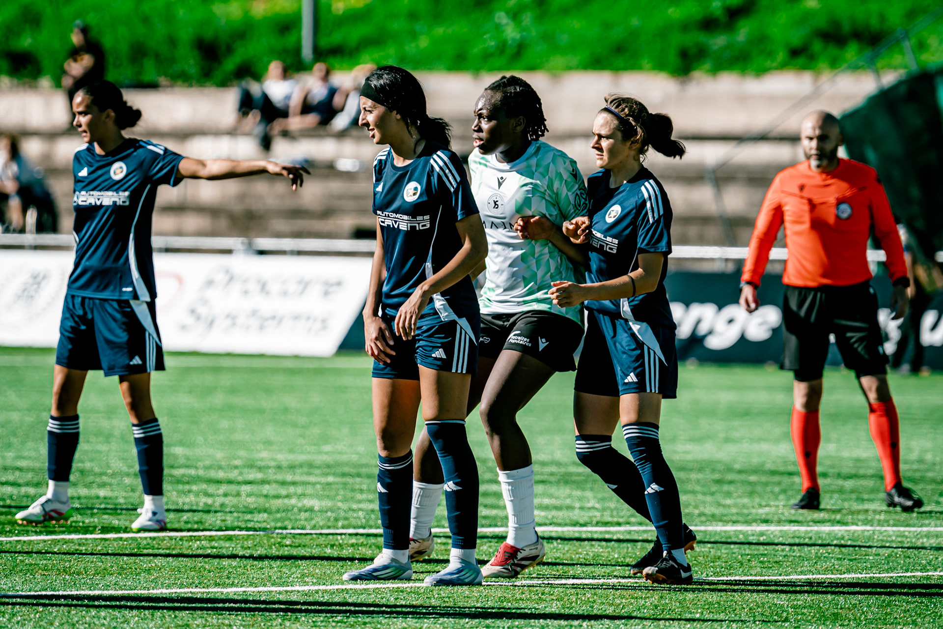 Match de championnat LNB (féminine) opposant l’Etoile Carouge FC à Yverdon Sport FC au Stade de la Fontenette à Carouge. (Christian António/LibsVisuals.com)