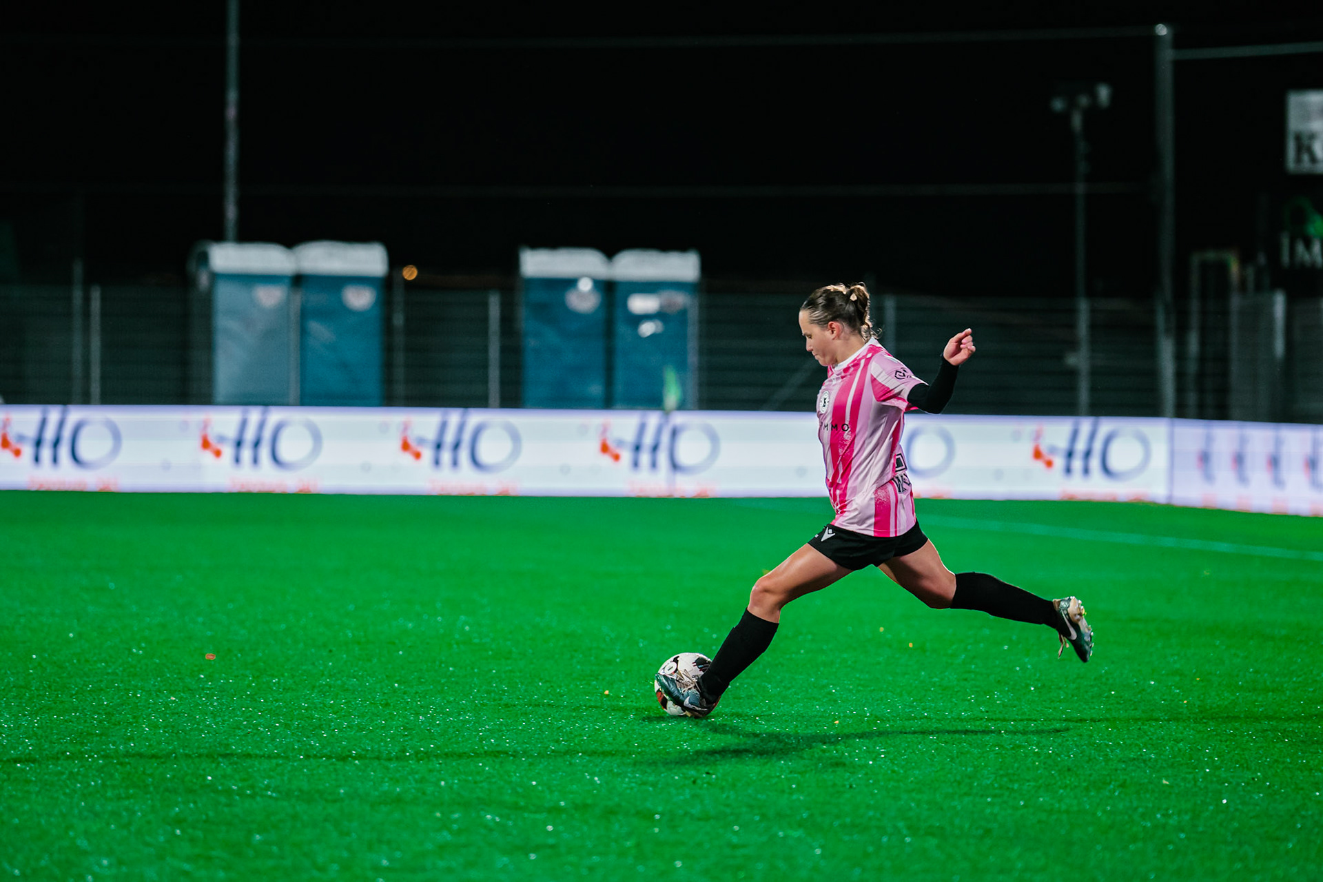 Match de championnat LNB féminine opposant Yverdon Sport FC et le FC Lugano au Stade Municipal, Yverdon-les-Bains. (Christian António / LibsVisuals.com)