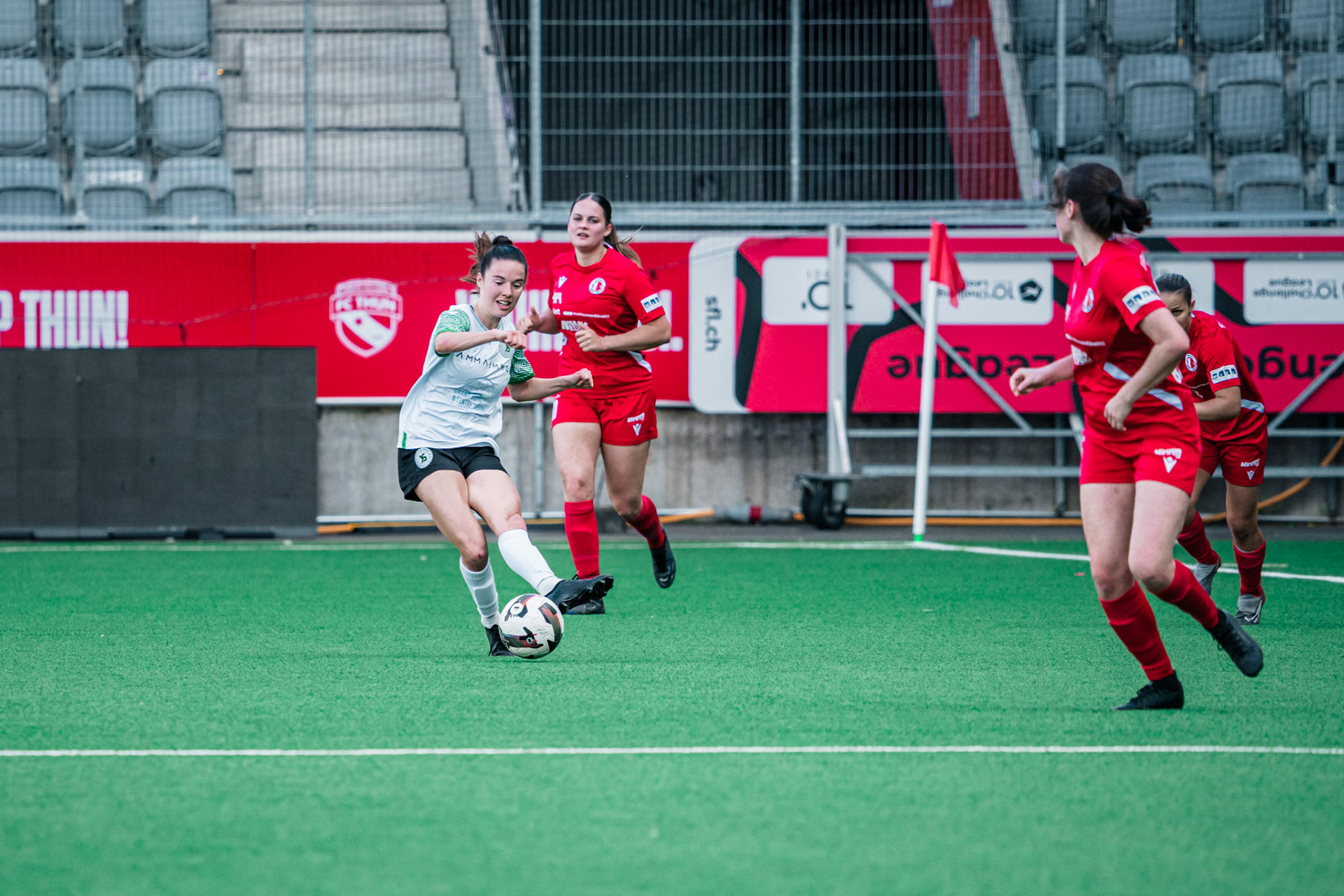 Frauenteam Thun Berner-Oberland et Yverdon Sport FC à la Stockhorn Arena. (Christian António/LibsVisuals.com)