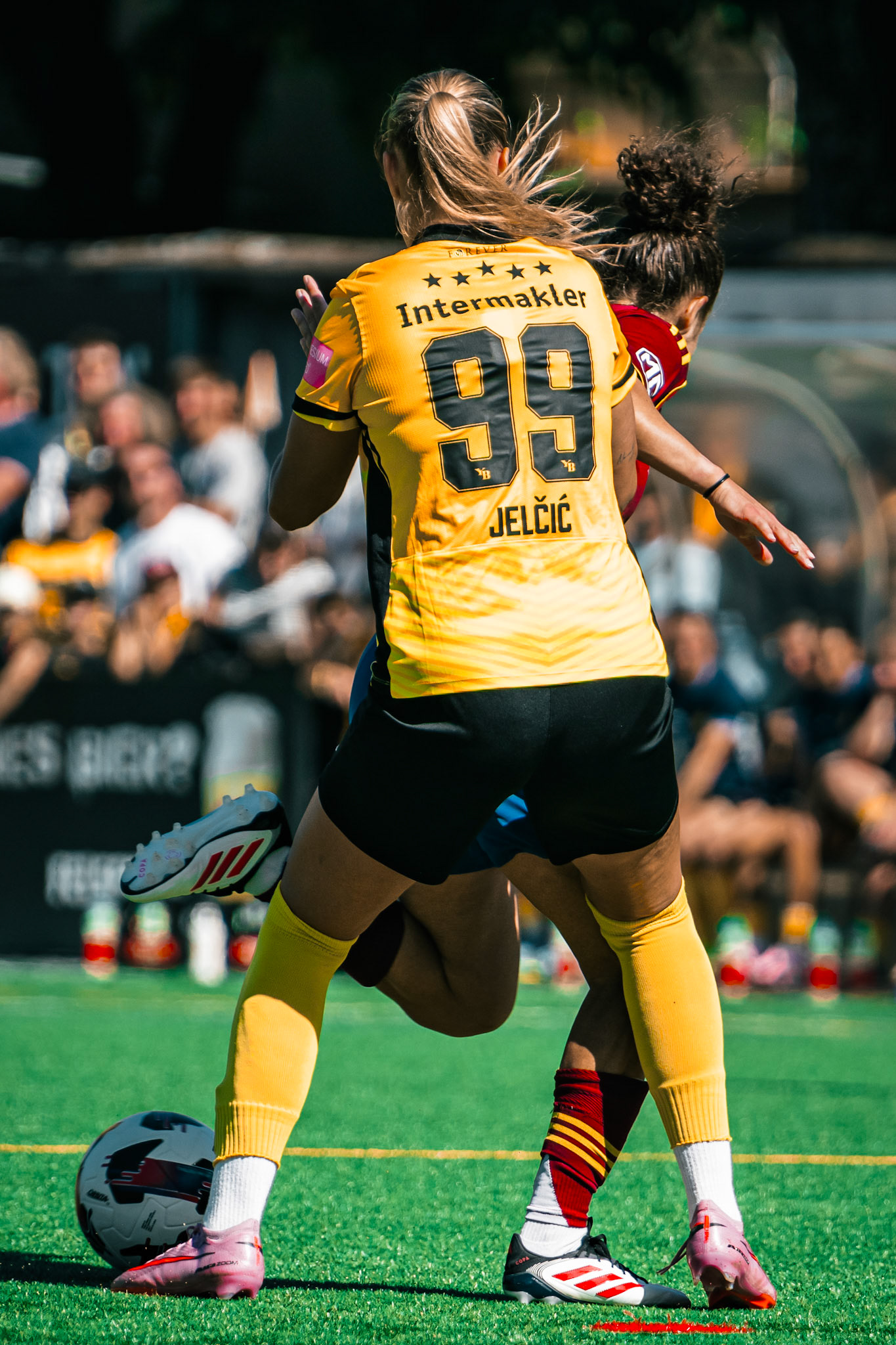 Match de l’AXA Women’s Super League opposant BSC YB Frauen et Servette FC Chênois Féminin au Spitalacker (Kunstrasenfeld), Bern. (Christian António/LibsVisuals.com)