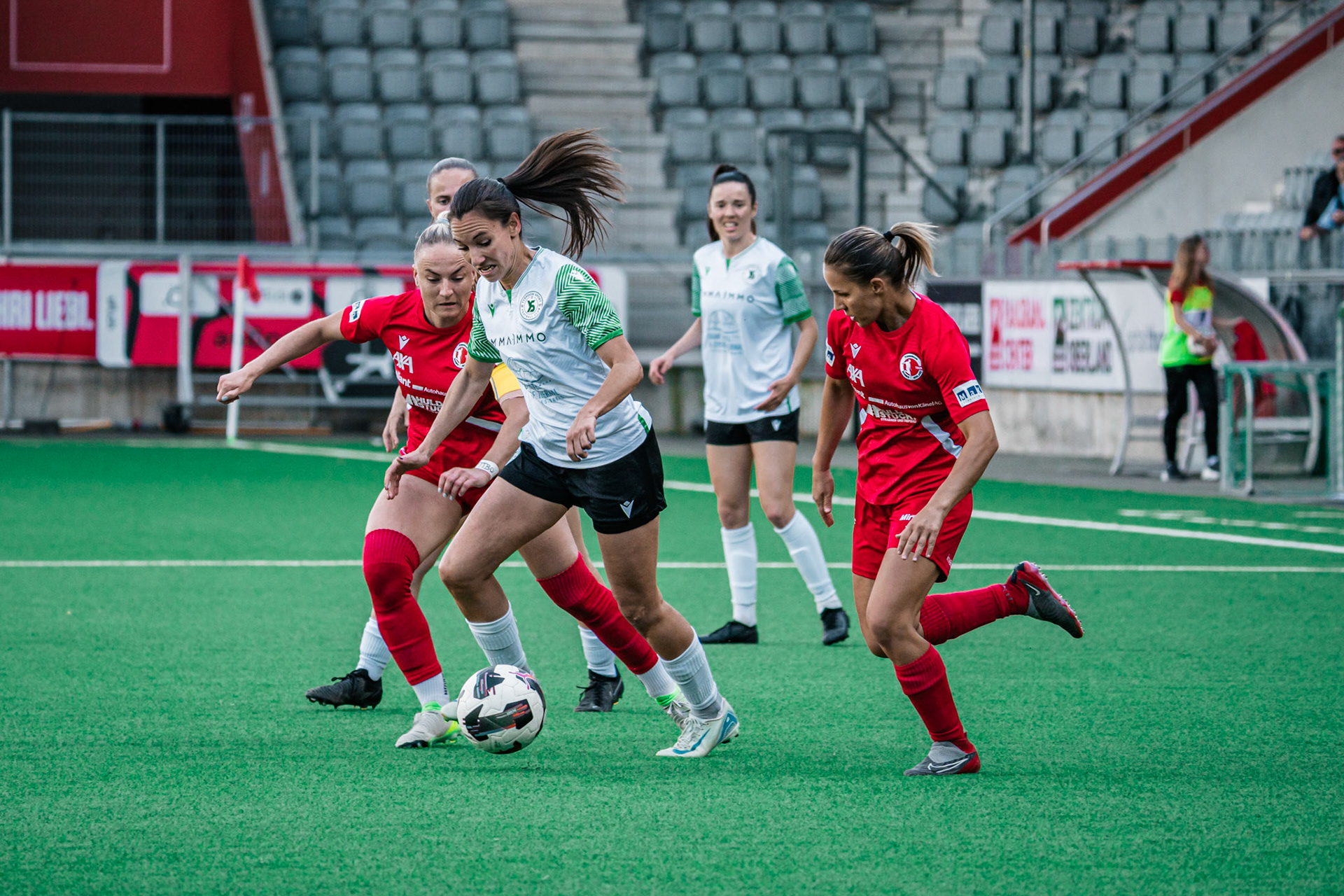 Frauenteam Thun Berner-Oberland et Yverdon Sport FC à la Stockhorn Arena. (Christian António/LibsVisuals.com)