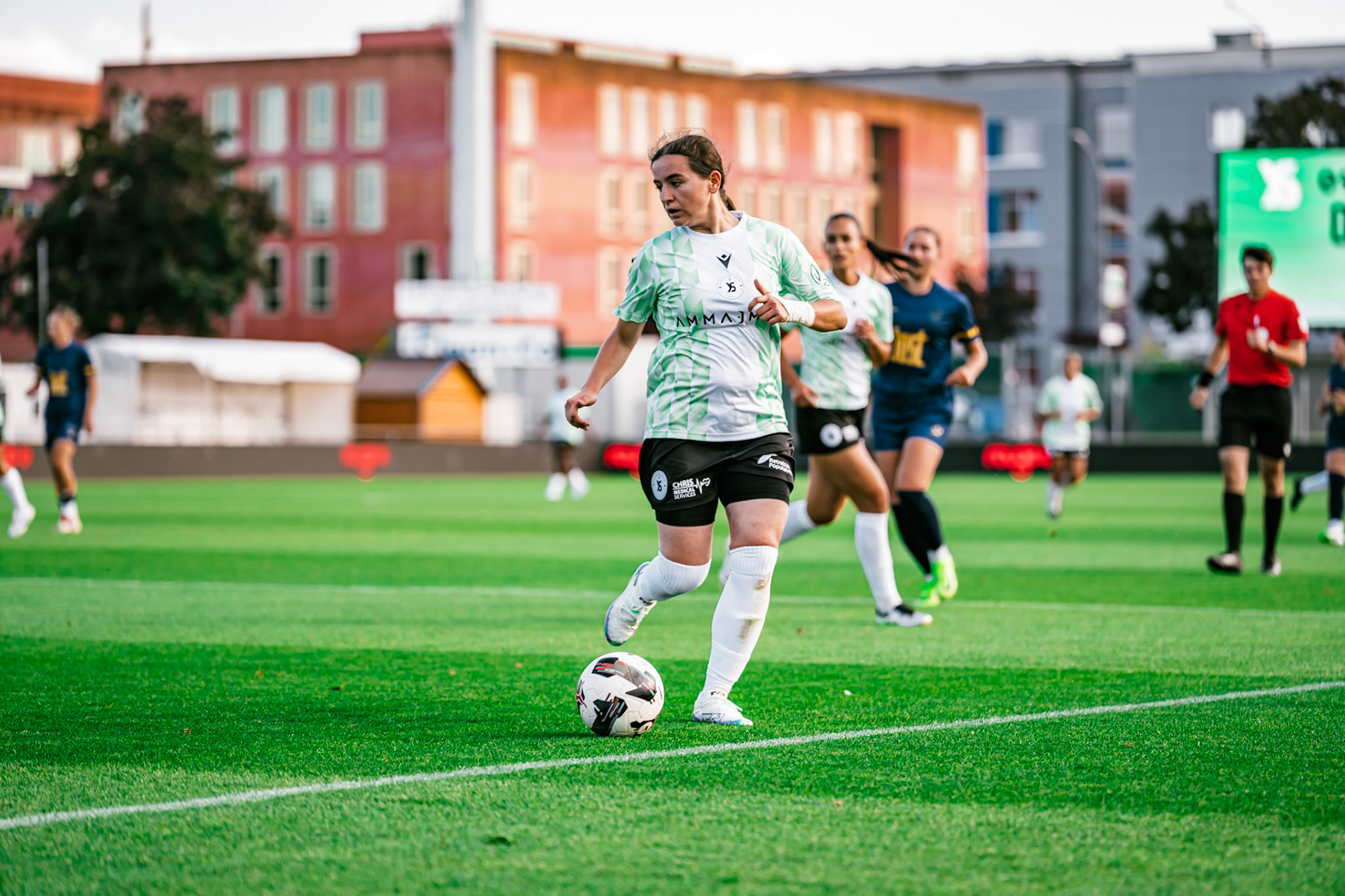Match championnat LNB féminine opposant Yverdon Sport FC et FC Schlieren au Stade Municipal. (Christian António/LibsVisuals.com)