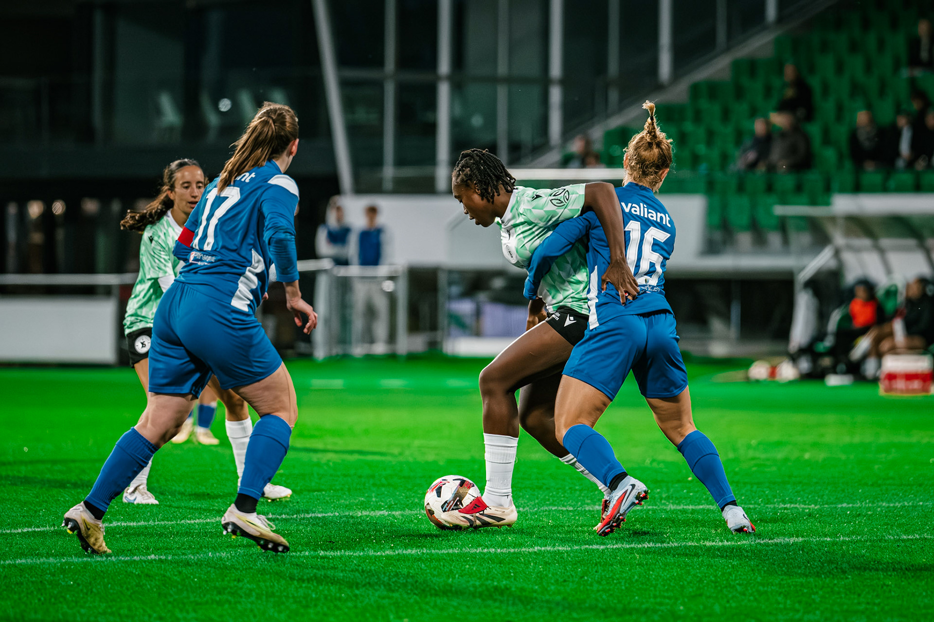 Match championnat LNB féminine opposant Yverdon Sport FC et FC Oerlikon/Polizei ZH 1 au Stade Municipal. (Christian António/LibsVisuals.com)