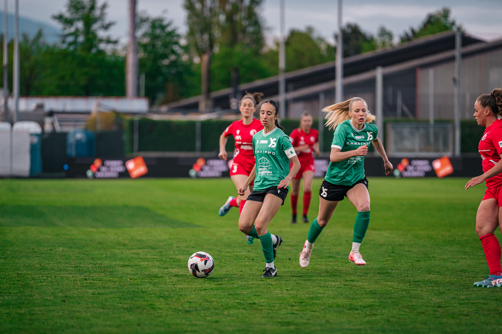 Yverdon Sport FC et Frauenteam Thun Berner-Oberland au Stade Municipal. (Christian António/LibsVisuals.com)
