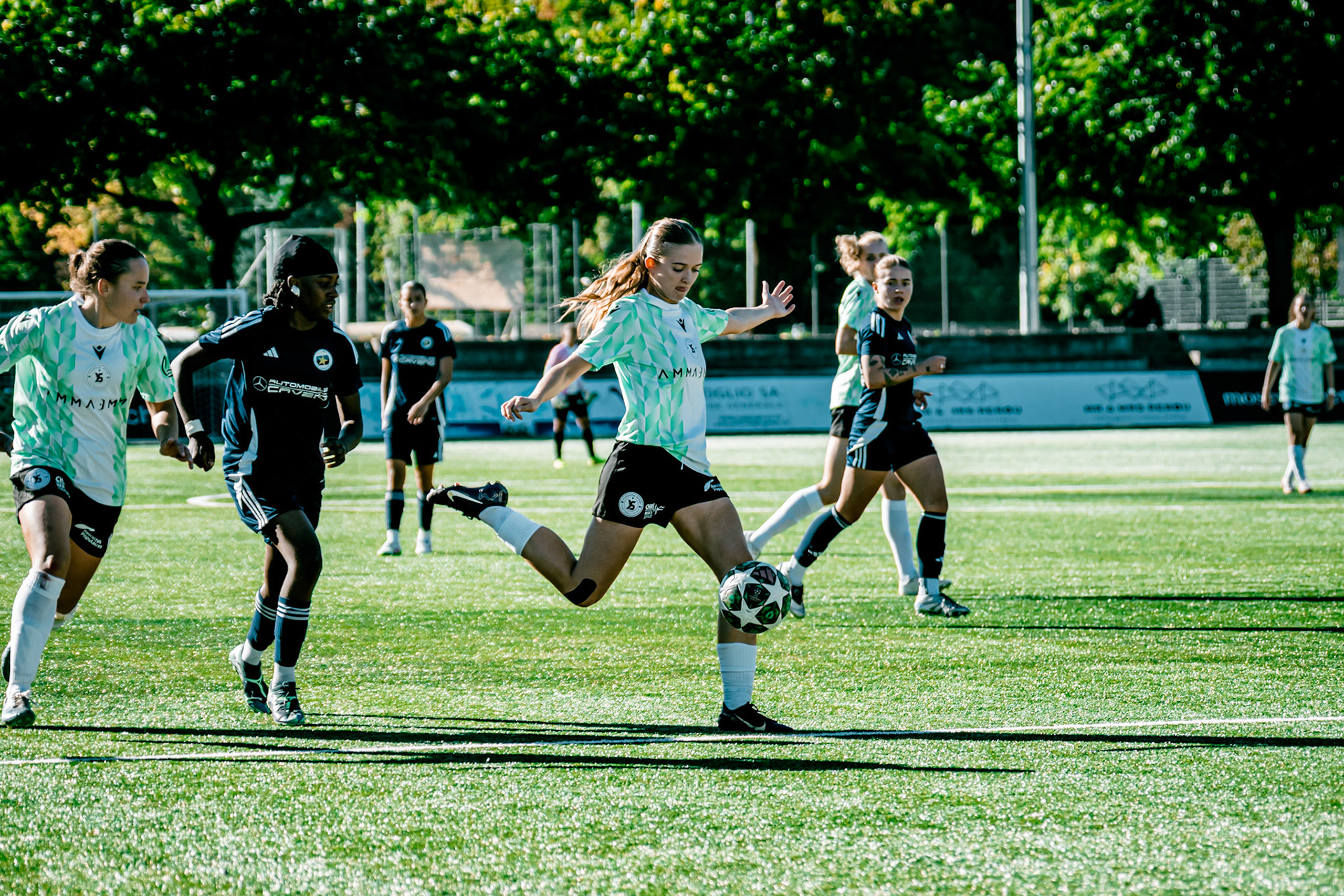 Match de championnat LNB (féminine) opposant l’Etoile Carouge FC à Yverdon Sport FC au Stade de la Fontenette à Carouge. (Christian António/LibsVisuals.com)