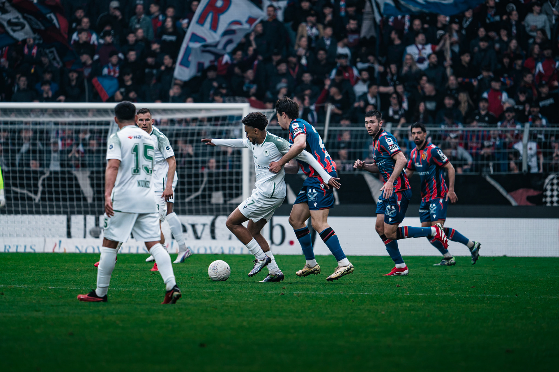 FC Basel 1893 et Yverdon Sport FC au St. Jakob-Park. (Christian António/LibsVisuals.com)