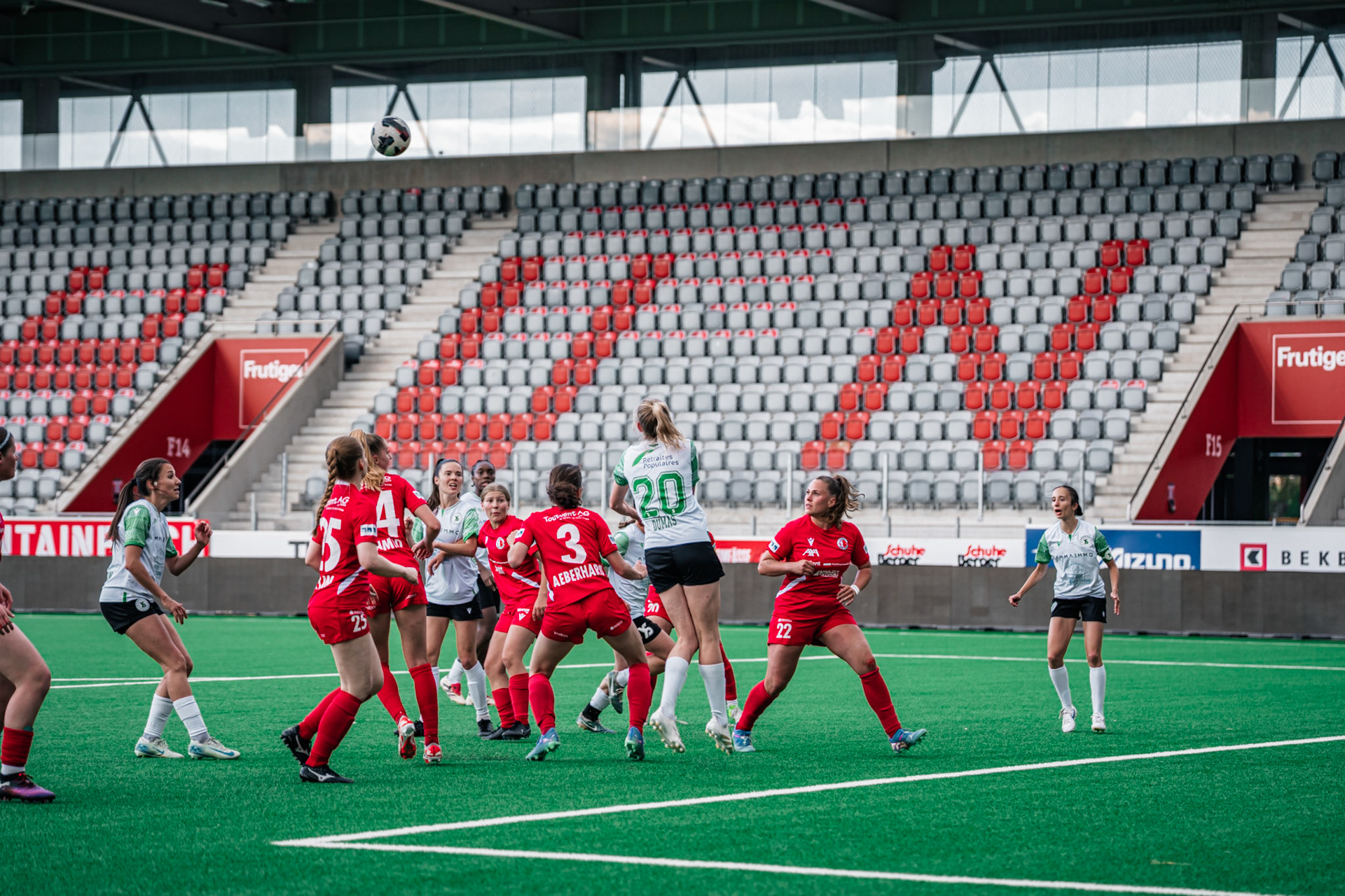Frauenteam Thun Berner-Oberland et Yverdon Sport FC à la Stockhorn Arena. (Christian António/LibsVisuals.com)