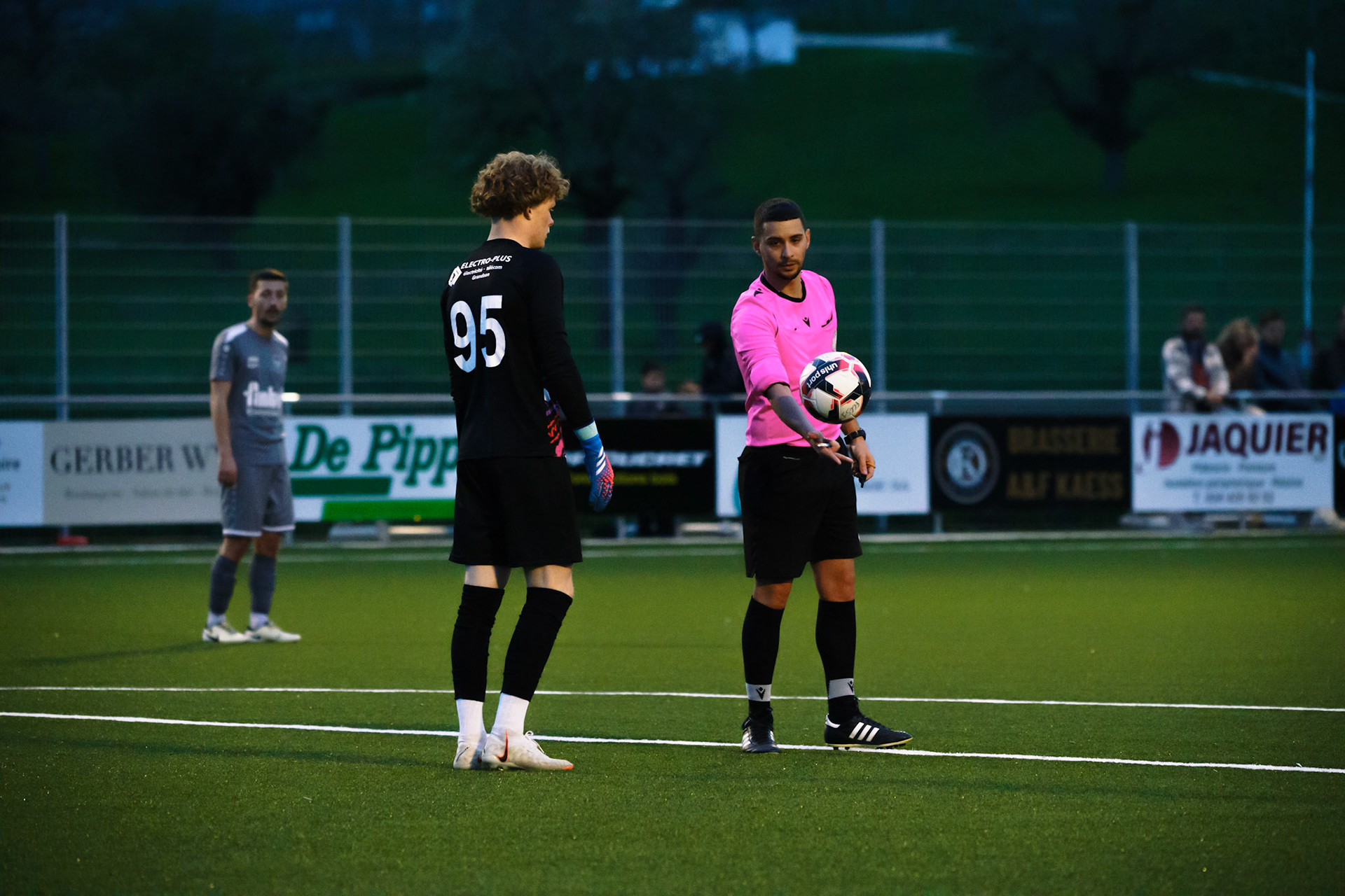 Match 2ème Ligue FC Champagne - FC Grandson-Tuileries au Terrain de Sport de Derrière-Ville à Champagne