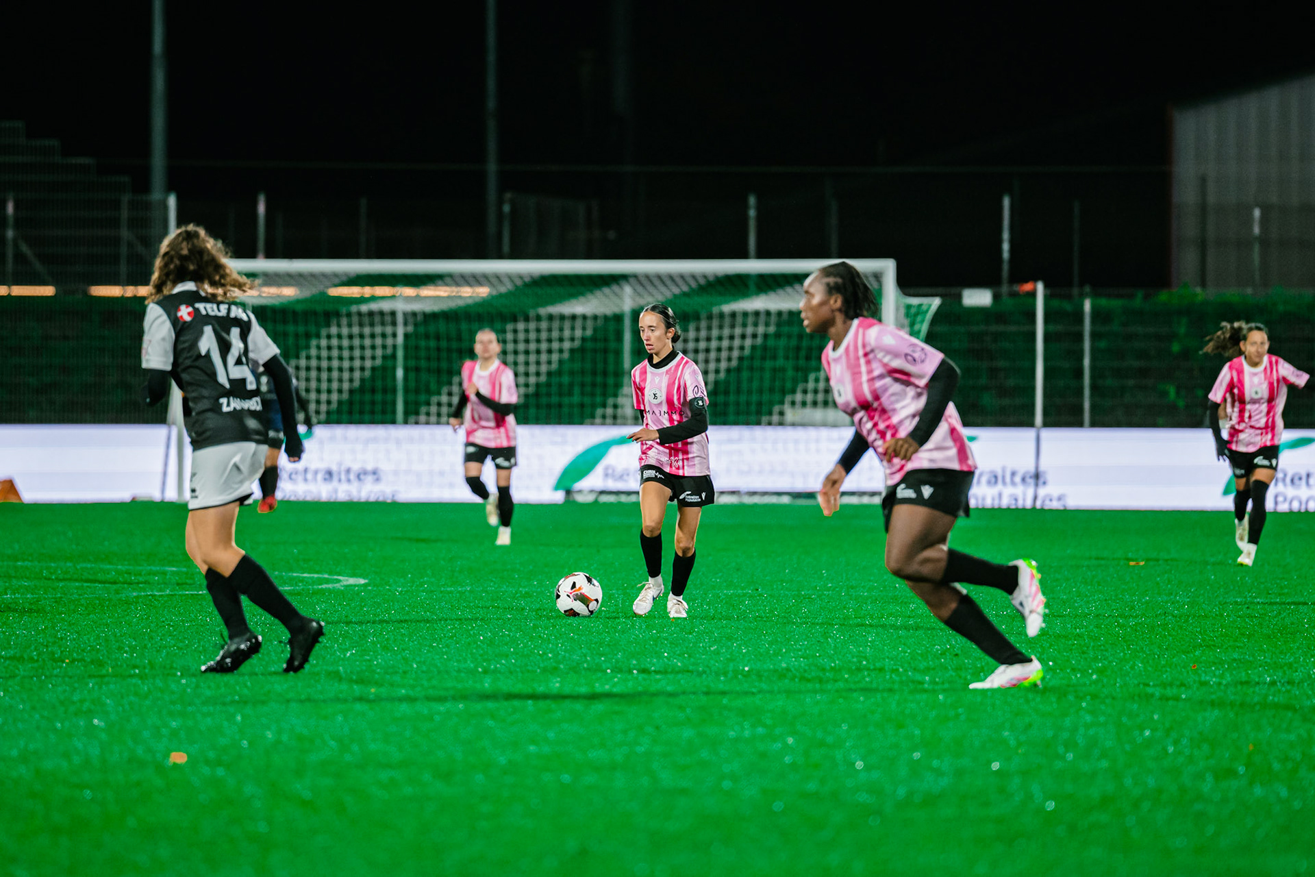 Match de championnat LNB féminine opposant Yverdon Sport FC et le FC Lugano au Stade Municipal, Yverdon-les-Bains. (Christian António / LibsVisuals.com)