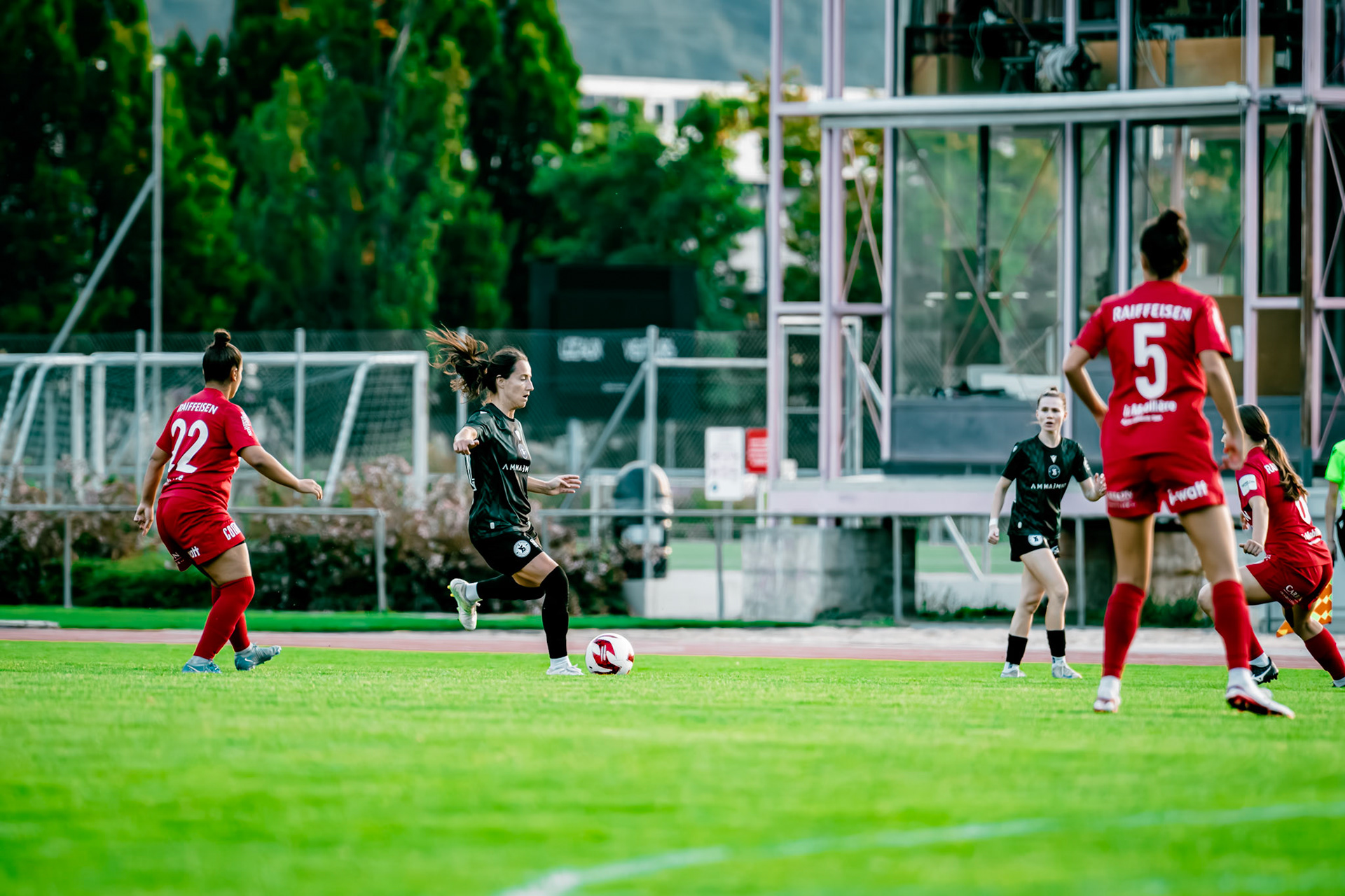 Match de championnat LNB (féminine) opposant le FC Sion Féminin à Yverdon Sport FC à l’Ancien Stand, Sion. (Christian António/LibsVisuals.com)