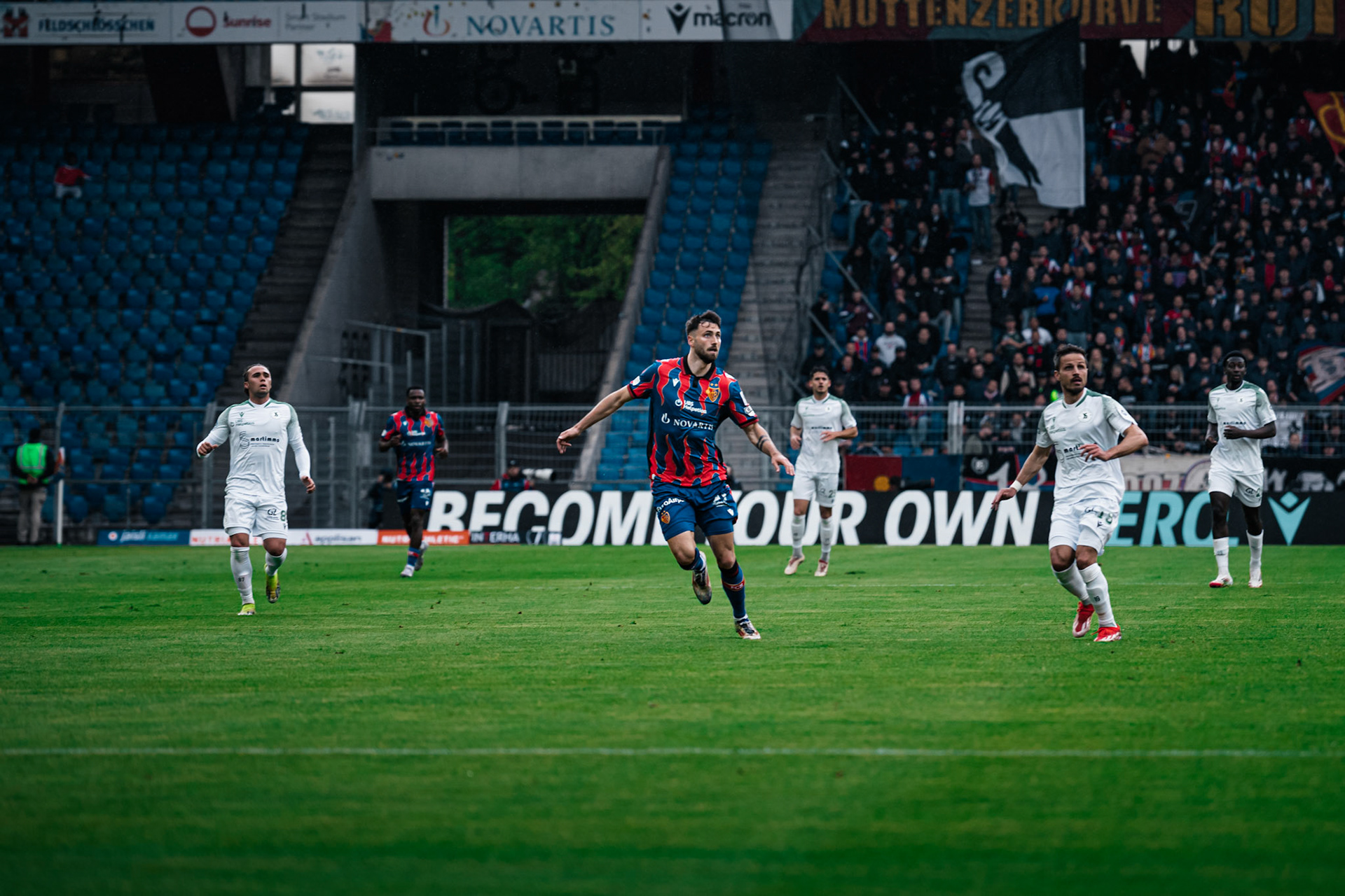 FC Basel 1893 et Yverdon Sport FC au St. Jakob-Park. (Christian António/LibsVisuals.com)