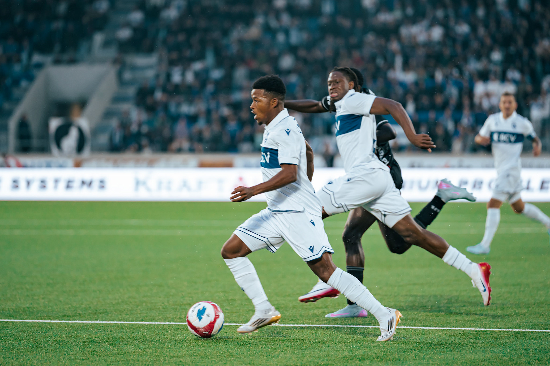Match aller du tour de barrage de l’UEFA Europa Conference League 2025/26 opposant Lausanne-Sport et le Beşiktaş JK au Stade de la Tuilière. (Christian António/LibsVisuals.com)