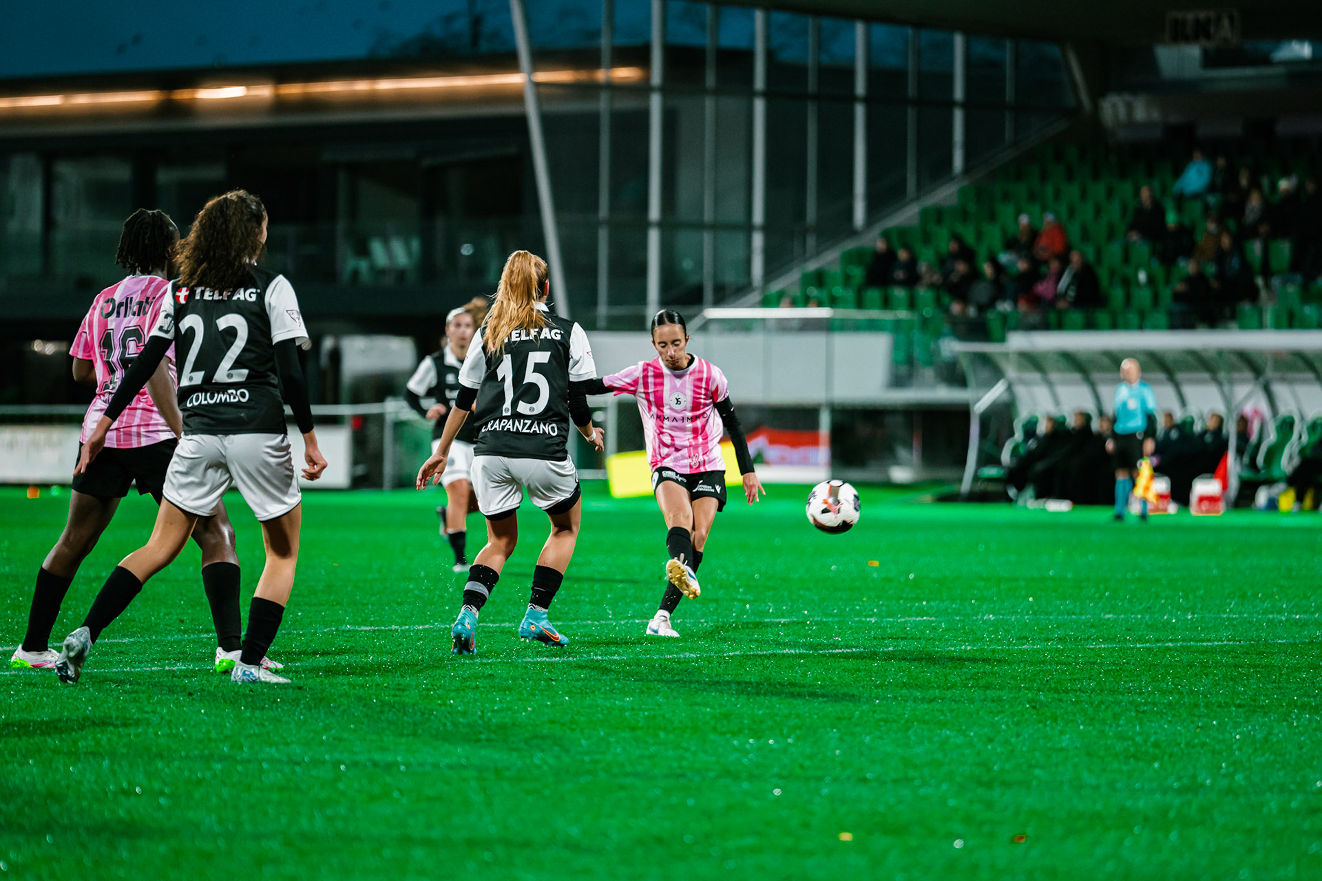 Match de championnat LNB féminine opposant Yverdon Sport FC et le FC Lugano au Stade Municipal, Yverdon-les-Bains. (Christian António / LibsVisuals.com)