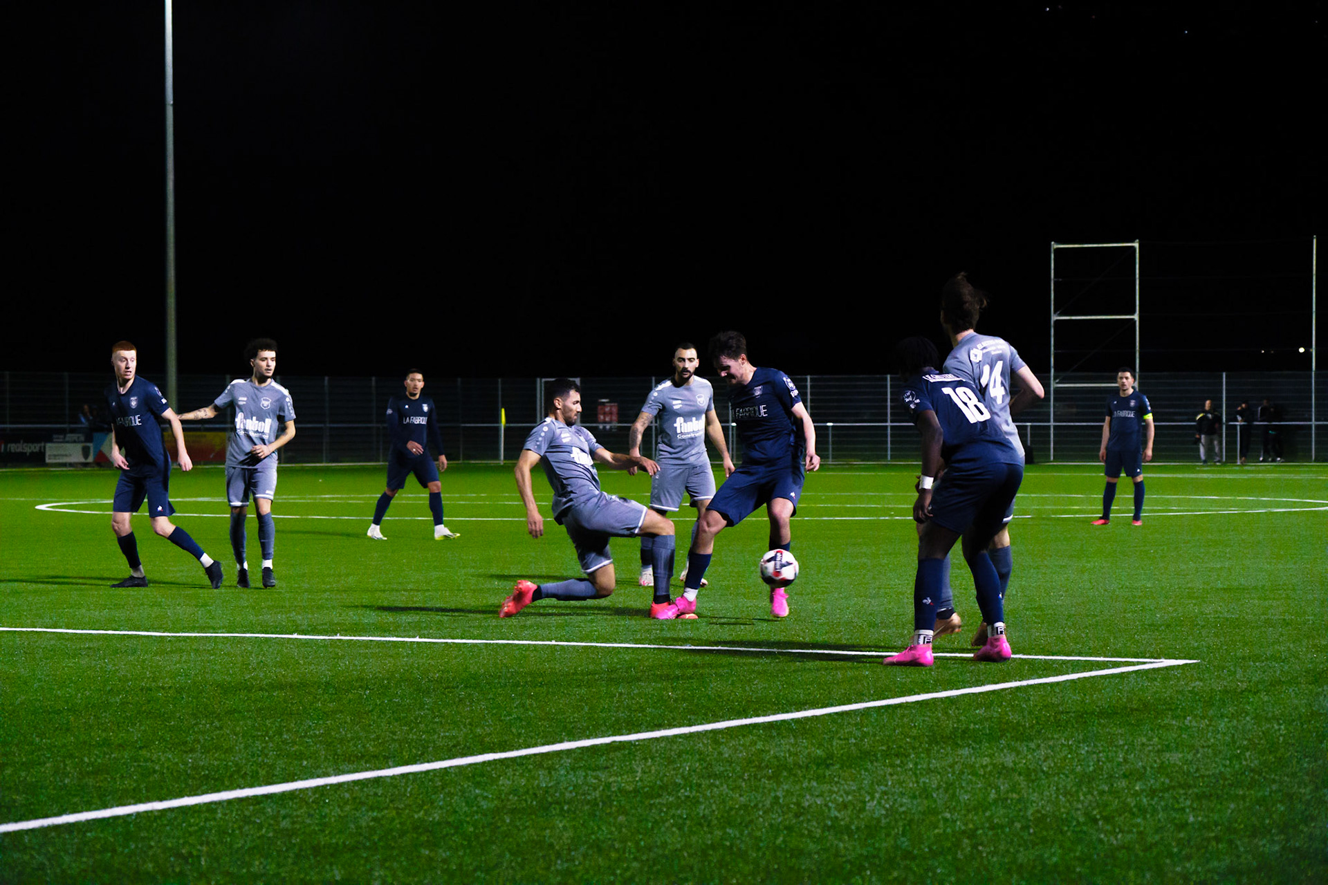 Match 2ème Ligue FC Champagne - FC Grandson-Tuileries au Terrain de Sport de Derrière-Ville à Champagne