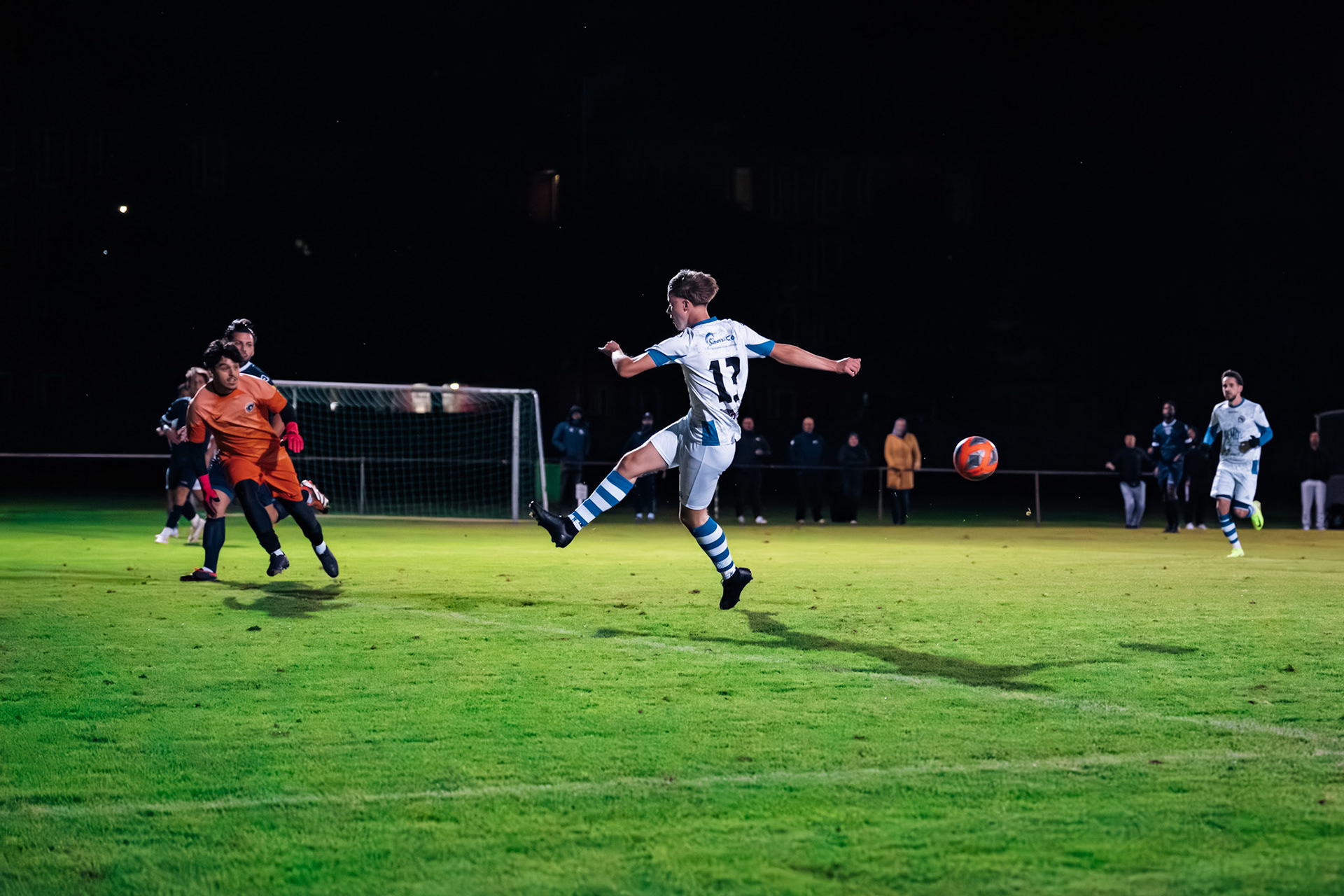 Match de championnat 3e ligue (Groupe 3) opposant le FC Azzurri Yverdon I au FC Bosna Yverdon I, au Stade Municipal, Yverdon. (Christian António/LibsVisuals.com)