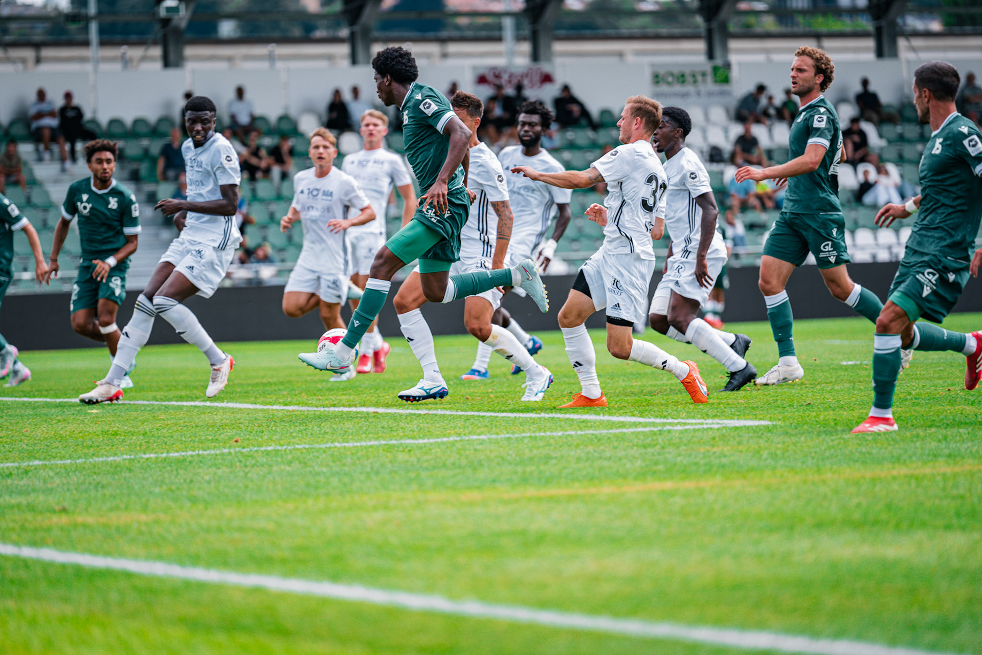 Match opposant Yverdon Sport FC face au Stade Lausanne Ouchy au Stade Municipal. (Christian António/LibsVisuals.com)