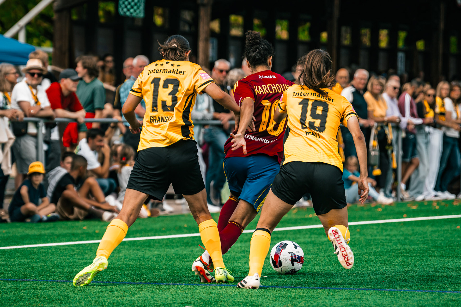Match de l’AXA Women’s Super League opposant BSC YB Frauen et Servette FC Chênois Féminin au Spitalacker (Kunstrasenfeld), Bern. (Christian António/LibsVisuals.com)