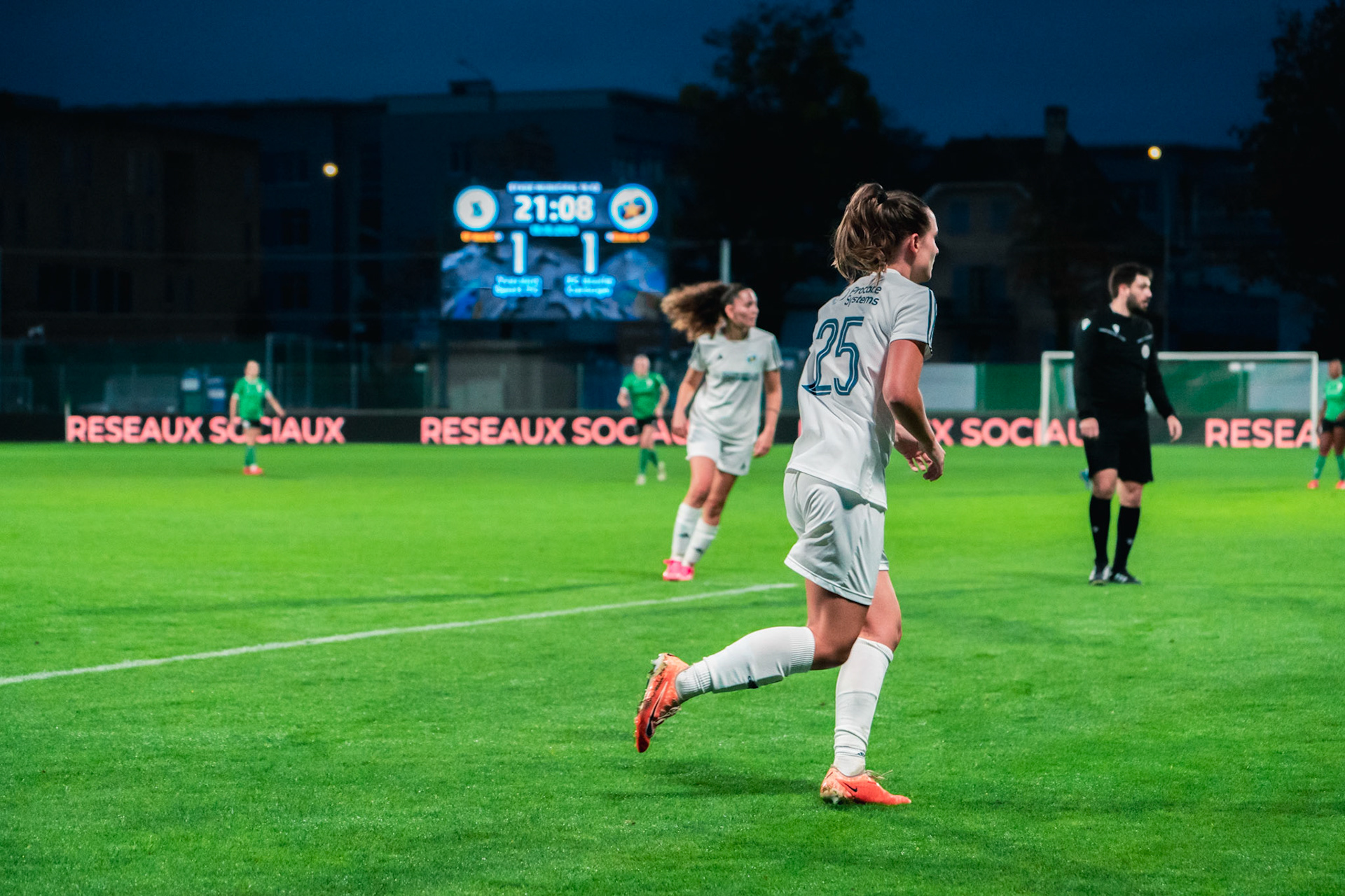 Ligue nationale B Féminine Yverdon Sport FC - Etoile Carouge FC