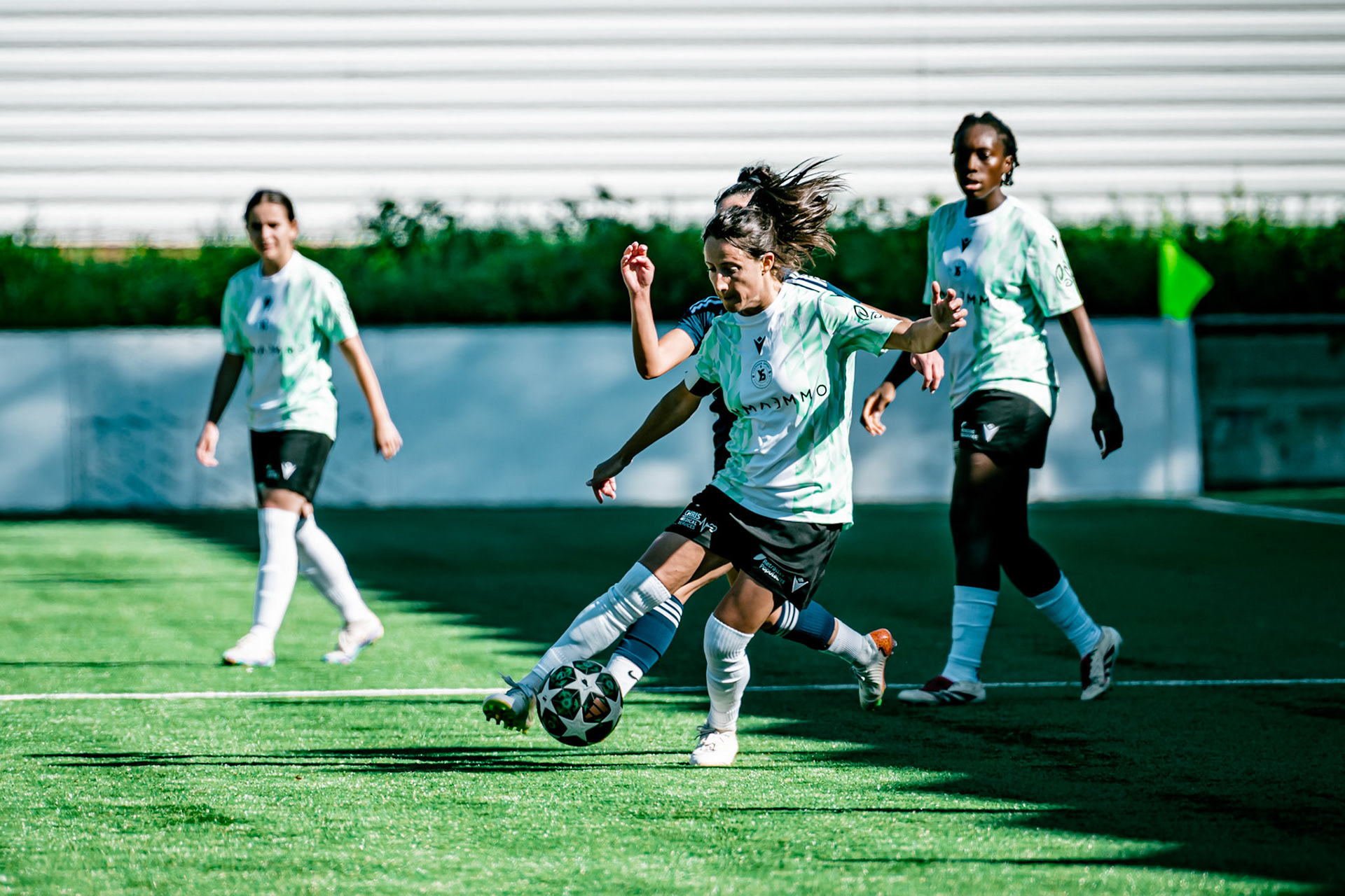 Match de championnat LNB (féminine) opposant l’Etoile Carouge FC à Yverdon Sport FC au Stade de la Fontenette à Carouge. (Christian António/LibsVisuals.com)