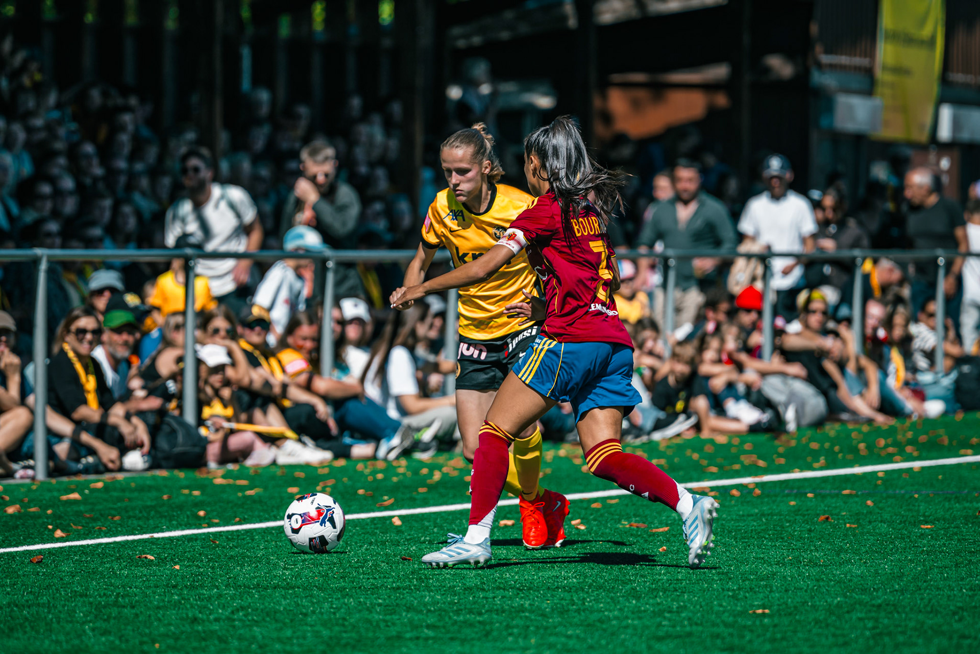 Match de l’AXA Women’s Super League opposant BSC YB Frauen et Servette FC Chênois Féminin au Spitalacker (Kunstrasenfeld), Bern. (Christian António/LibsVisuals.com)