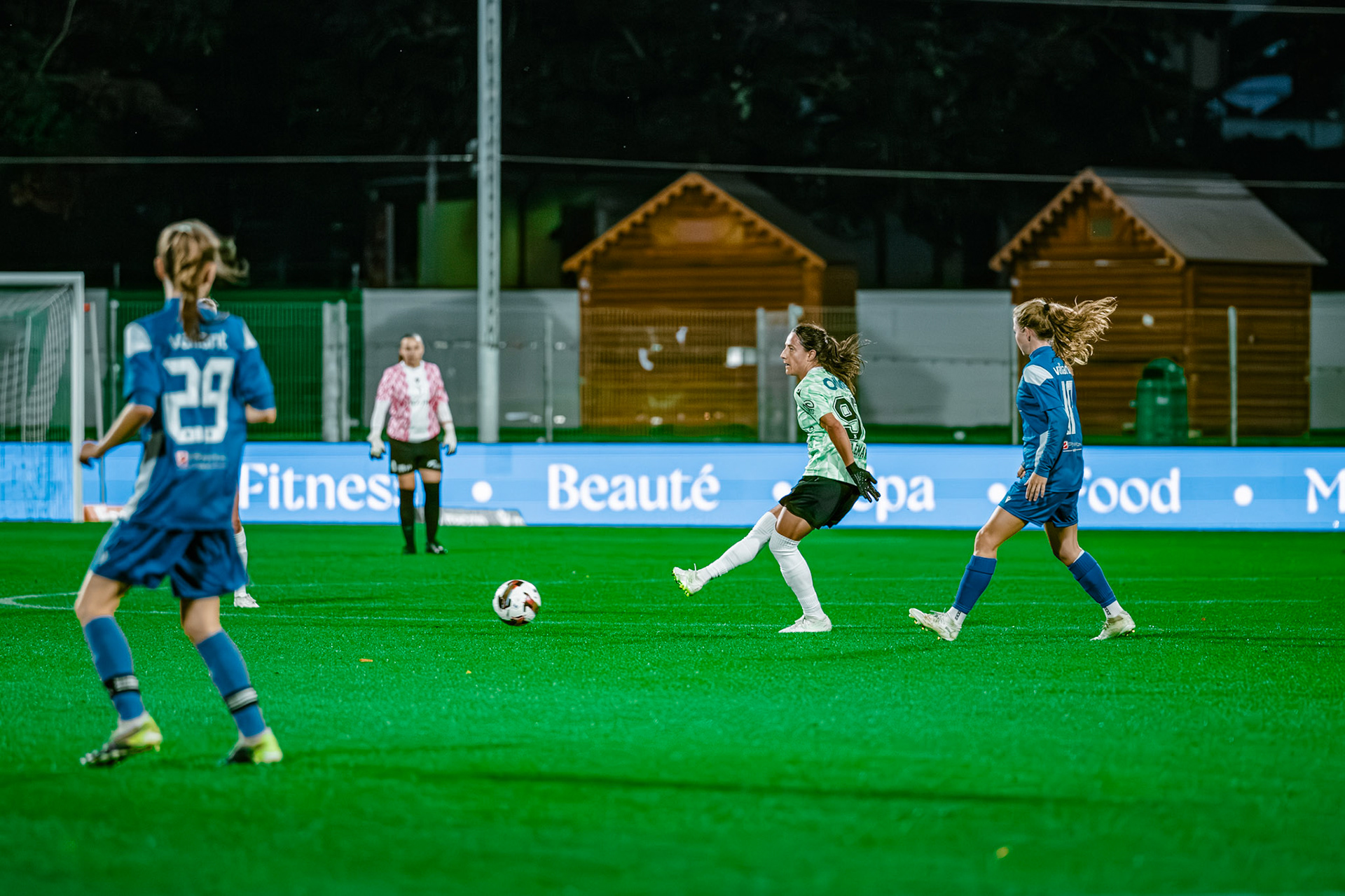 Match championnat LNB féminine opposant Yverdon Sport FC et FC Oerlikon/Polizei ZH 1 au Stade Municipal. (Christian António/LibsVisuals.com)