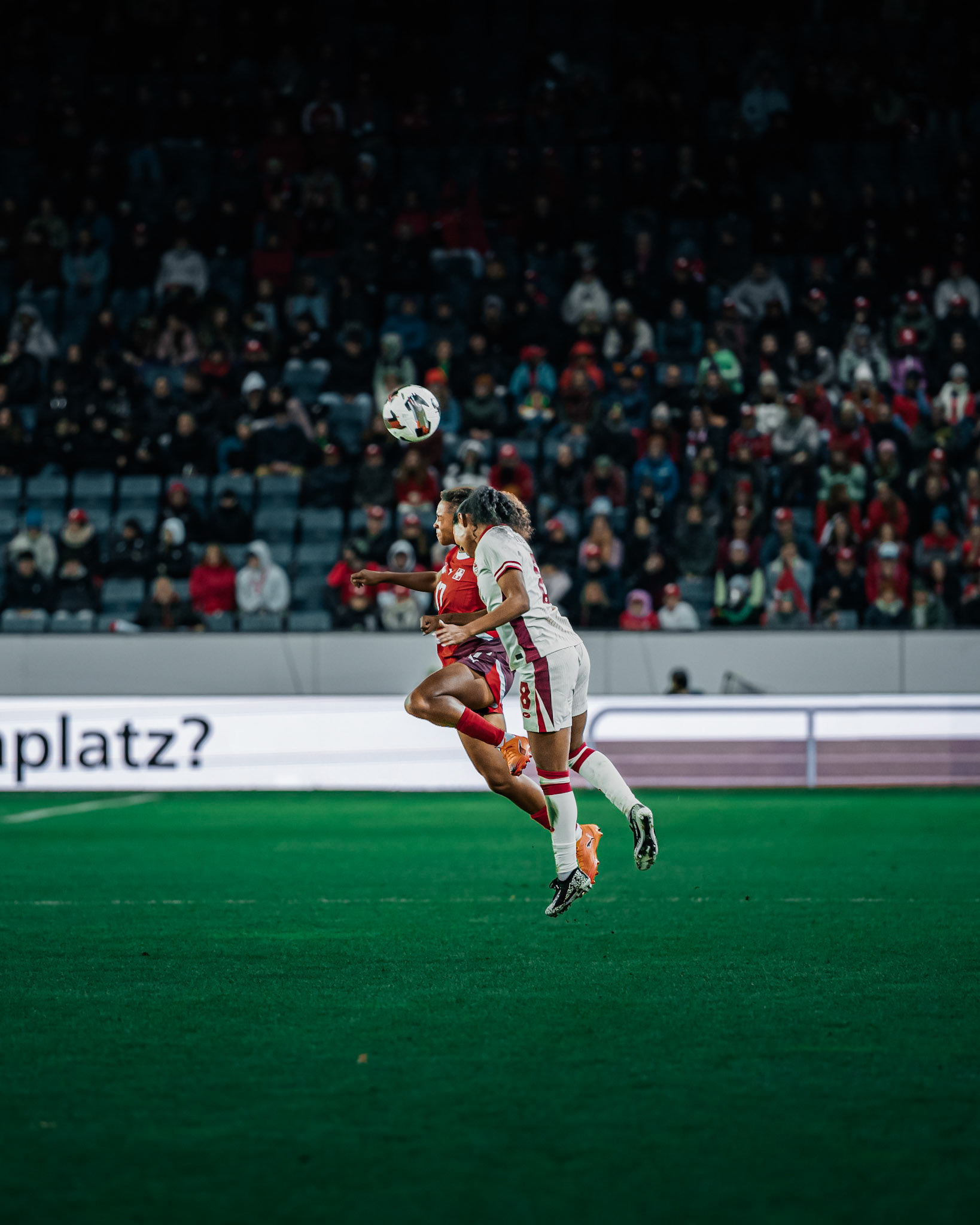 Match international opposant l’équipe nationale féminine de Suisse à l’équipe du Canada à la swissporarena, Luzern. (Christian António/LibsVisuals.com)