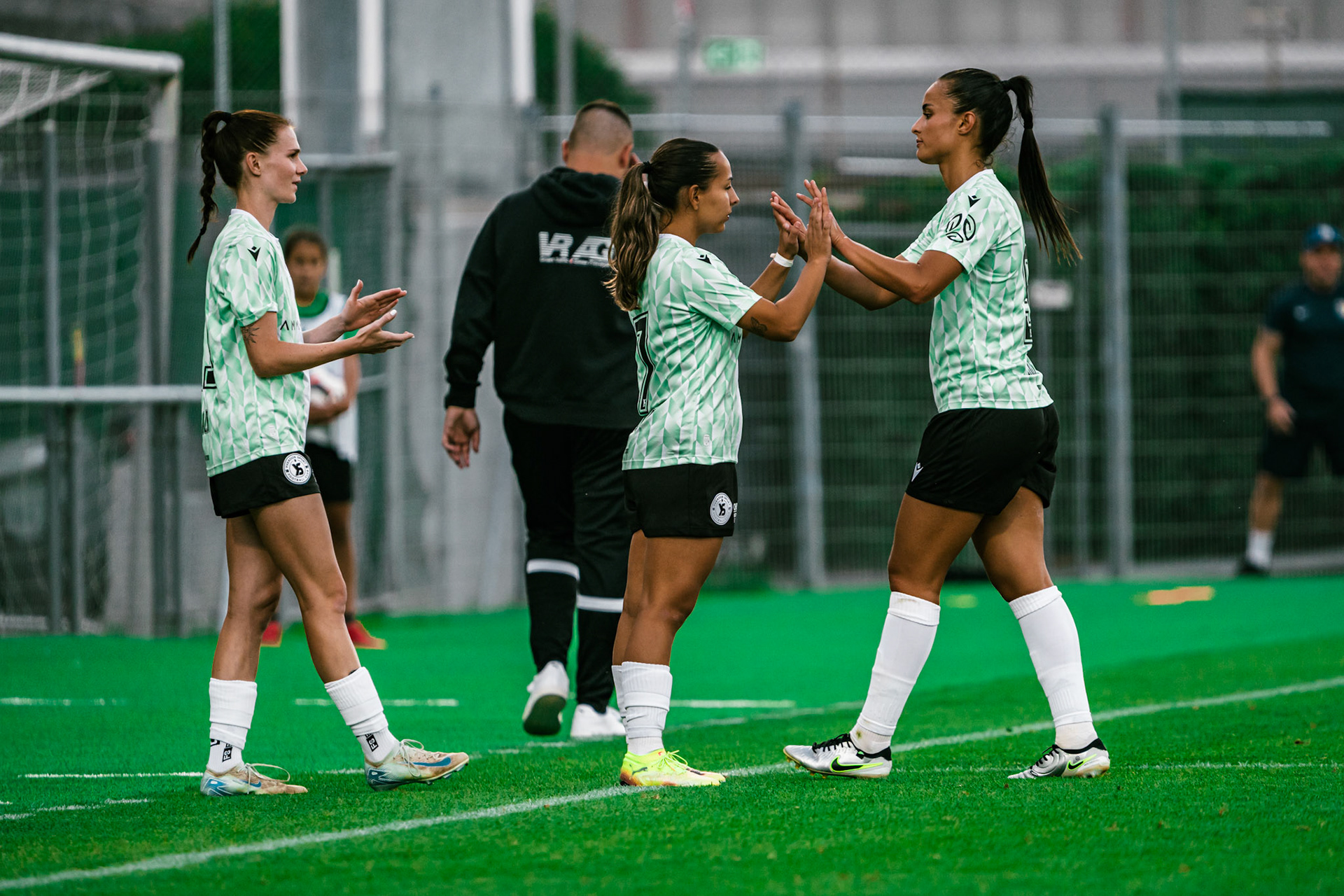 Match championnat LNB féminine opposant Yverdon Sport FC et FC Schlieren au Stade Municipal. (Christian António/LibsVisuals.com)