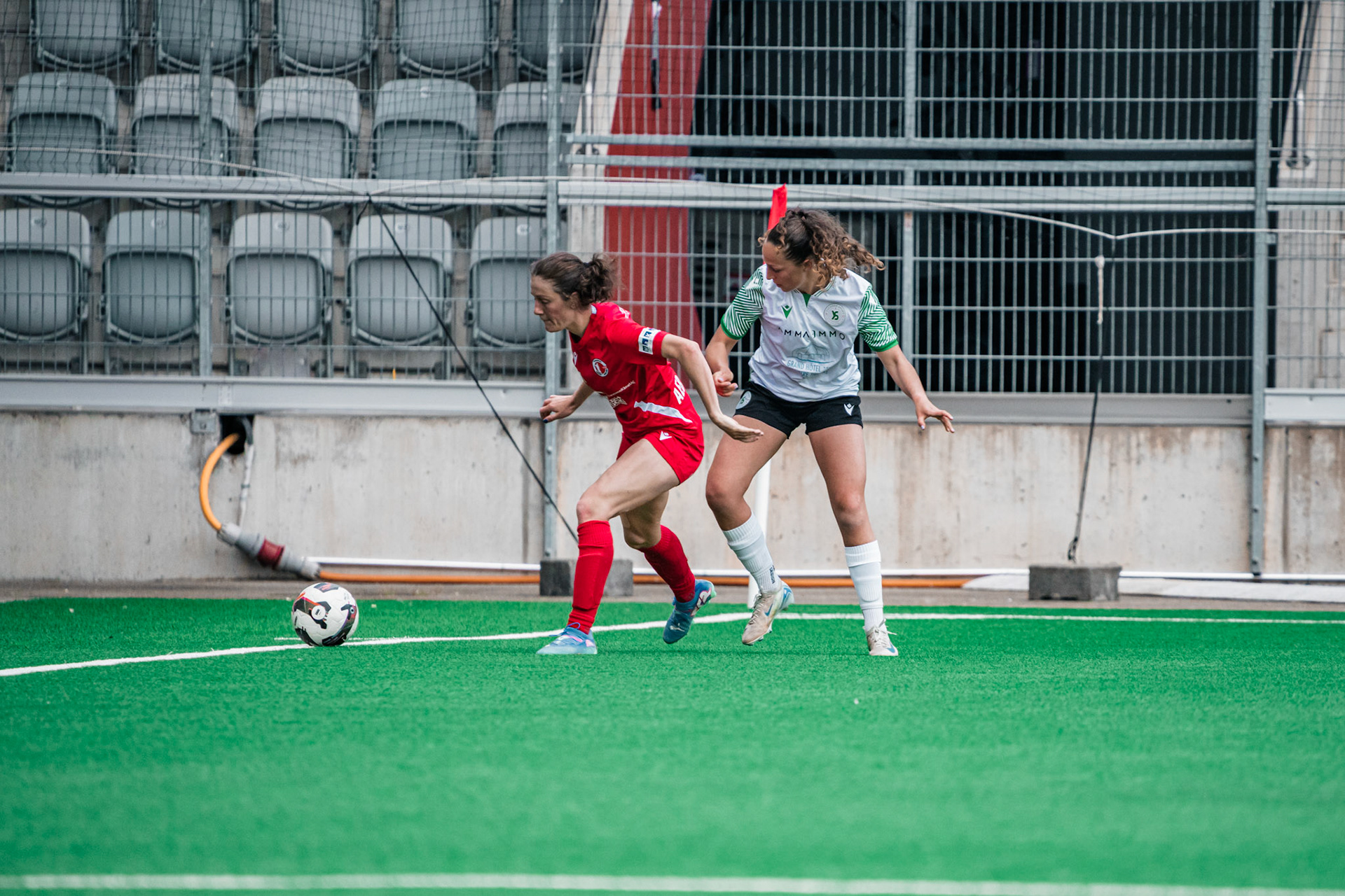 Frauenteam Thun Berner-Oberland et Yverdon Sport FC à la Stockhorn Arena. (Christian António/LibsVisuals.com)