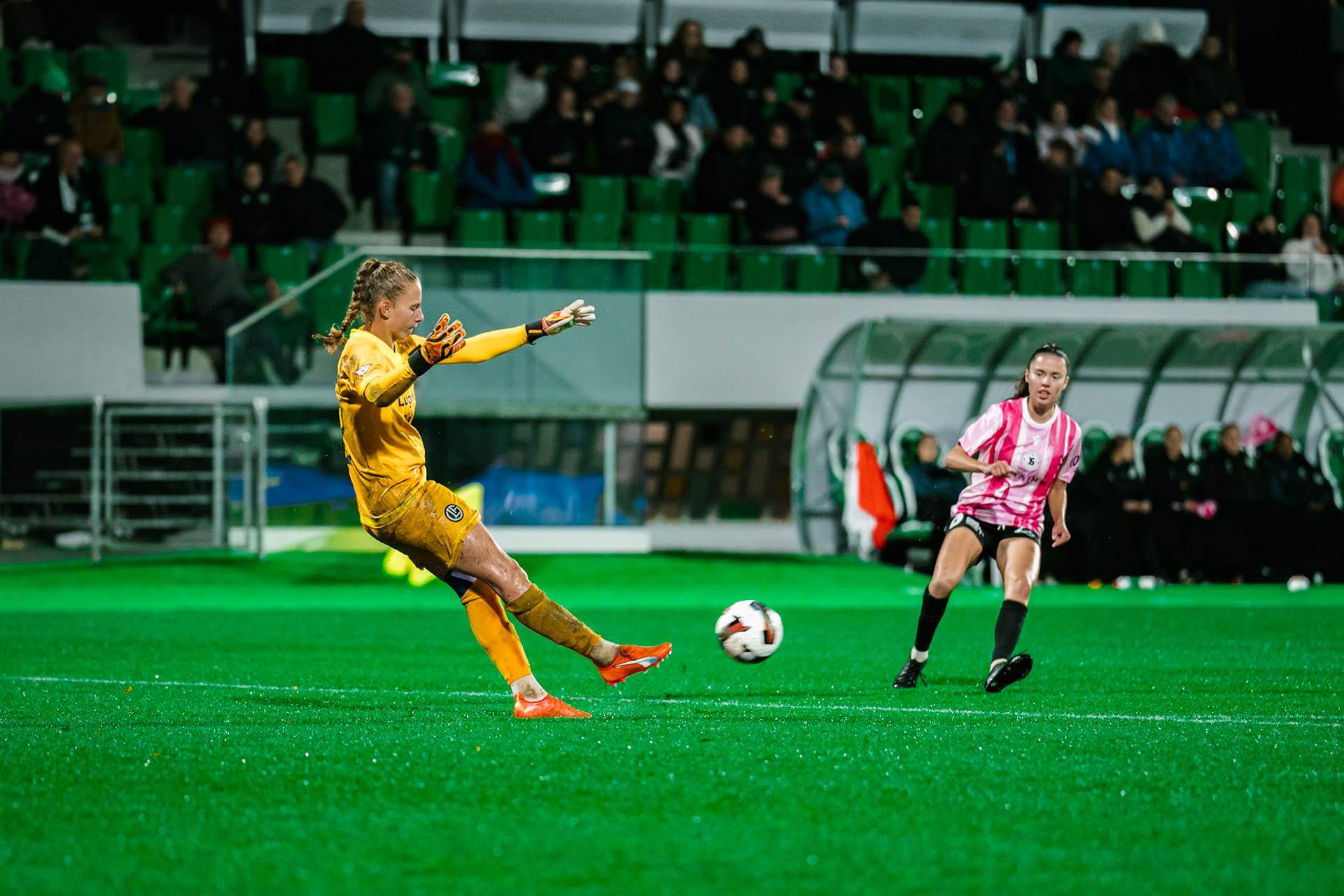 Match de championnat LNB féminine opposant Yverdon Sport FC et le FC Lugano au Stade Municipal, Yverdon-les-Bains. (Christian António / LibsVisuals.com)