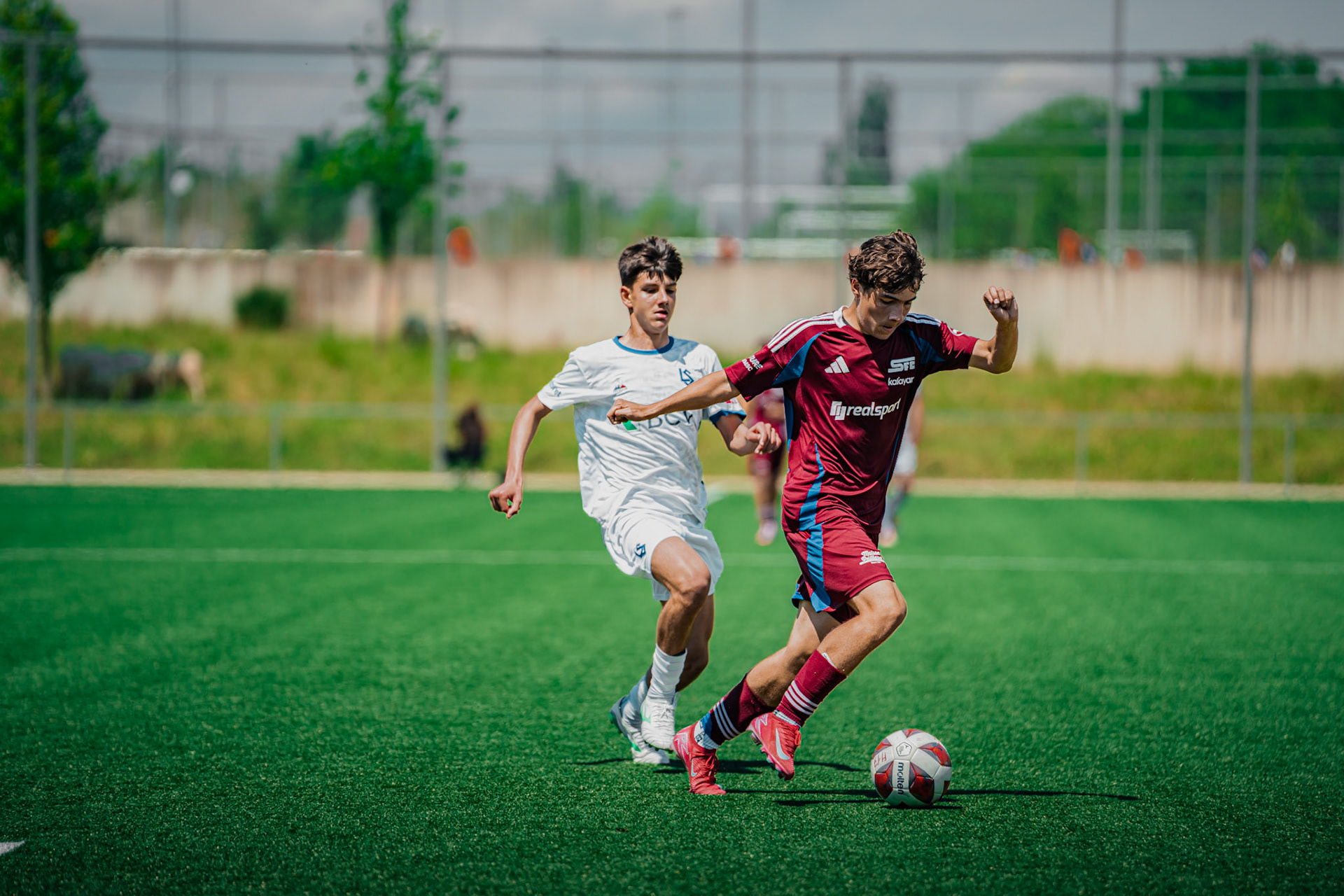 FC Lausanne-Sport M-17 et Servette FC M-17 au Centre sportif+ Stade de la Tuilière. (Christian António/LibsVisuals.com)
