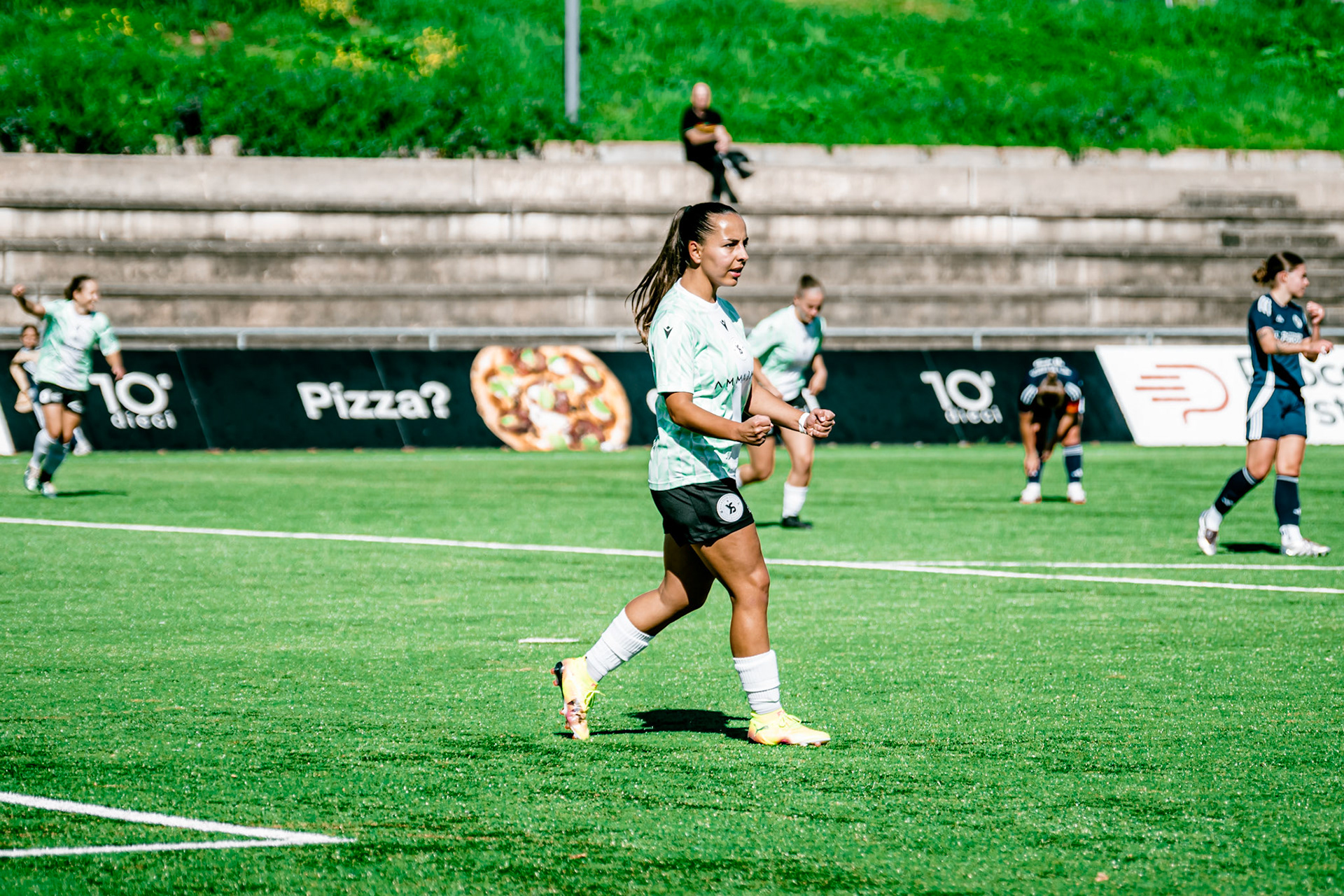 Match de championnat LNB (féminine) opposant l’Etoile Carouge FC à Yverdon Sport FC au Stade de la Fontenette à Carouge. (Christian António/LibsVisuals.com)