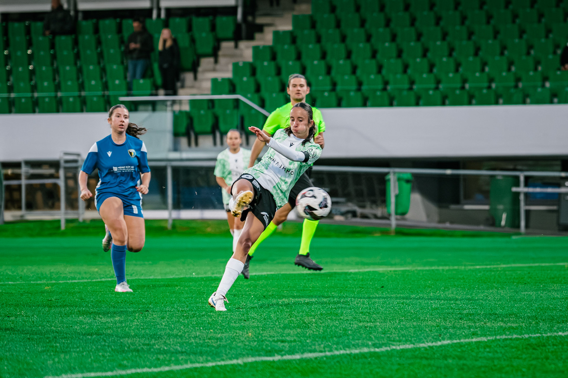Match championnat LNB féminine opposant Yverdon Sport FC et FC Oerlikon/Polizei ZH 1 au Stade Municipal. (Christian António/LibsVisuals.com)