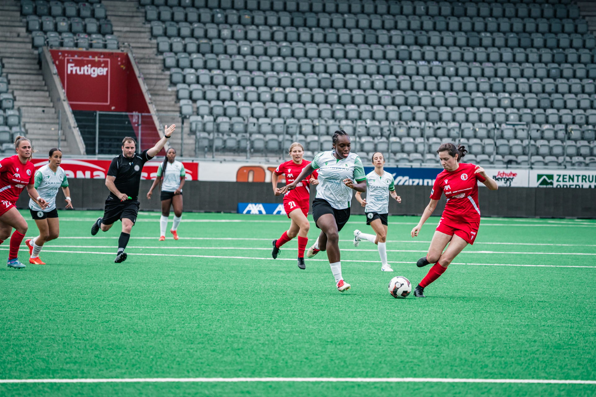 Frauenteam Thun Berner-Oberland et Yverdon Sport FC à la Stockhorn Arena. (Christian António/LibsVisuals.com)