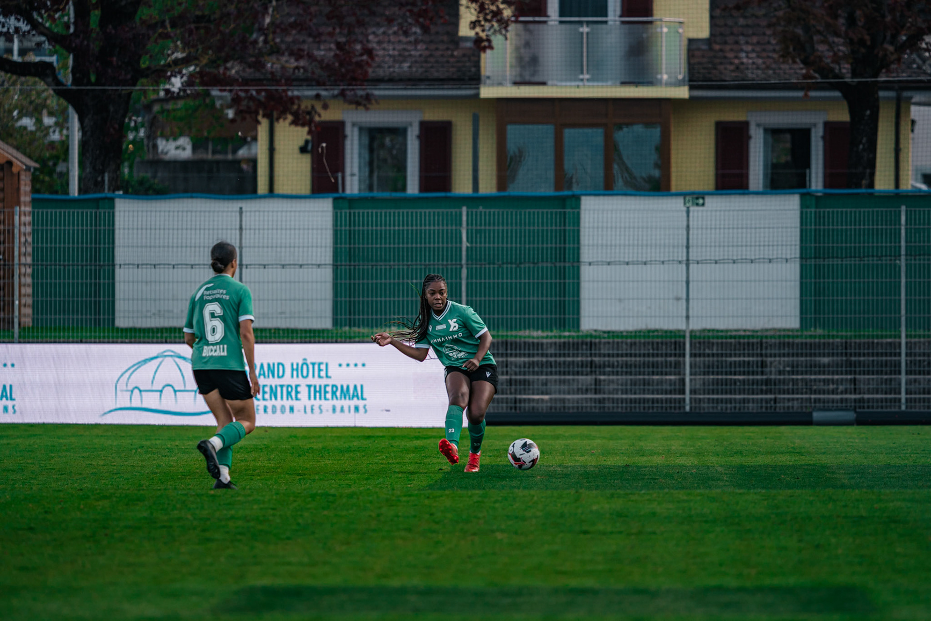 Yverdon Sport FC et Frauenteam Thun Berner-Oberland au Stade Municipal. (Christian António/LibsVisuals.com)