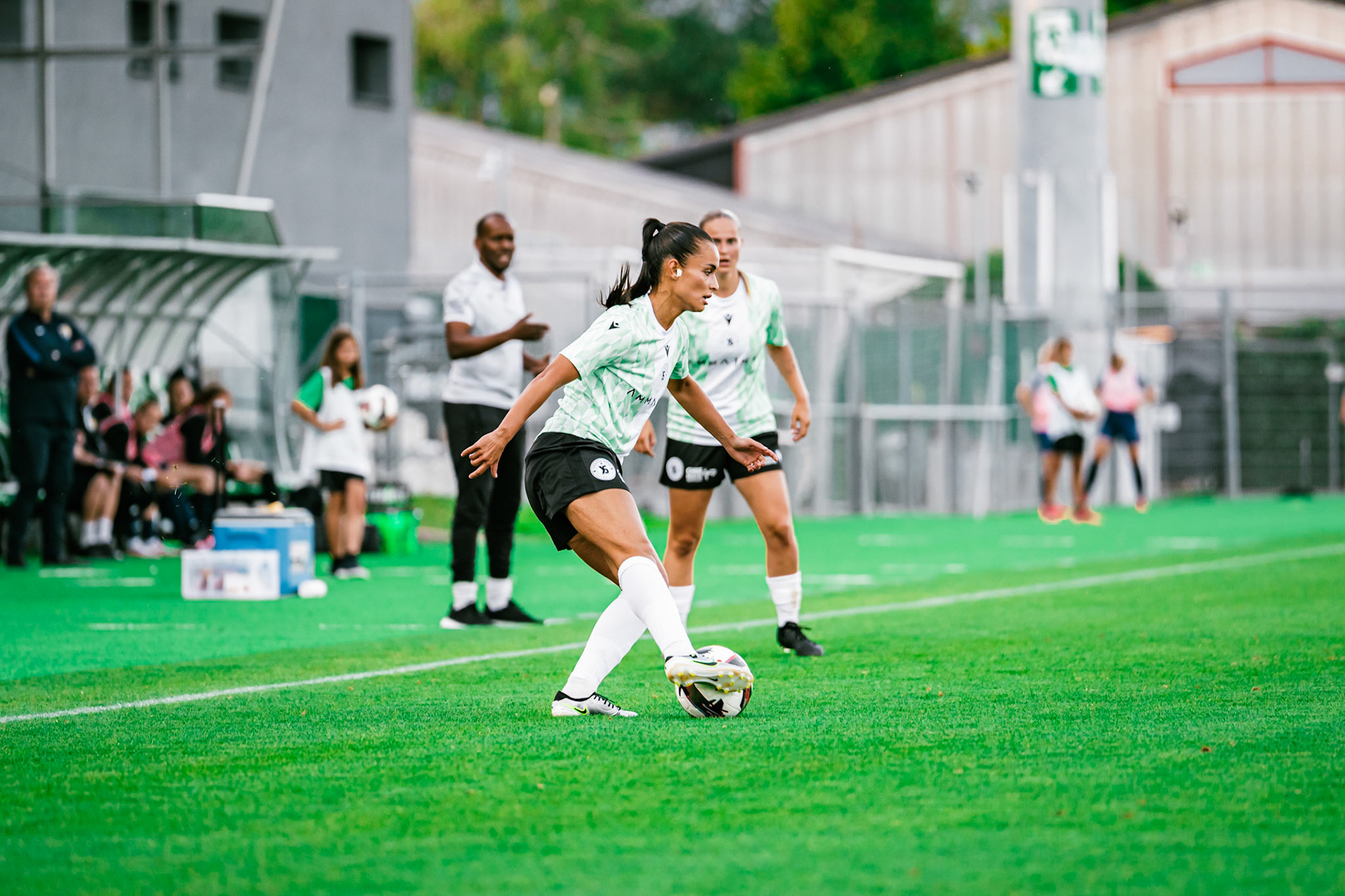 Match championnat LNB féminine opposant Yverdon Sport FC et FC Schlieren au Stade Municipal. (Christian António/LibsVisuals.com)
