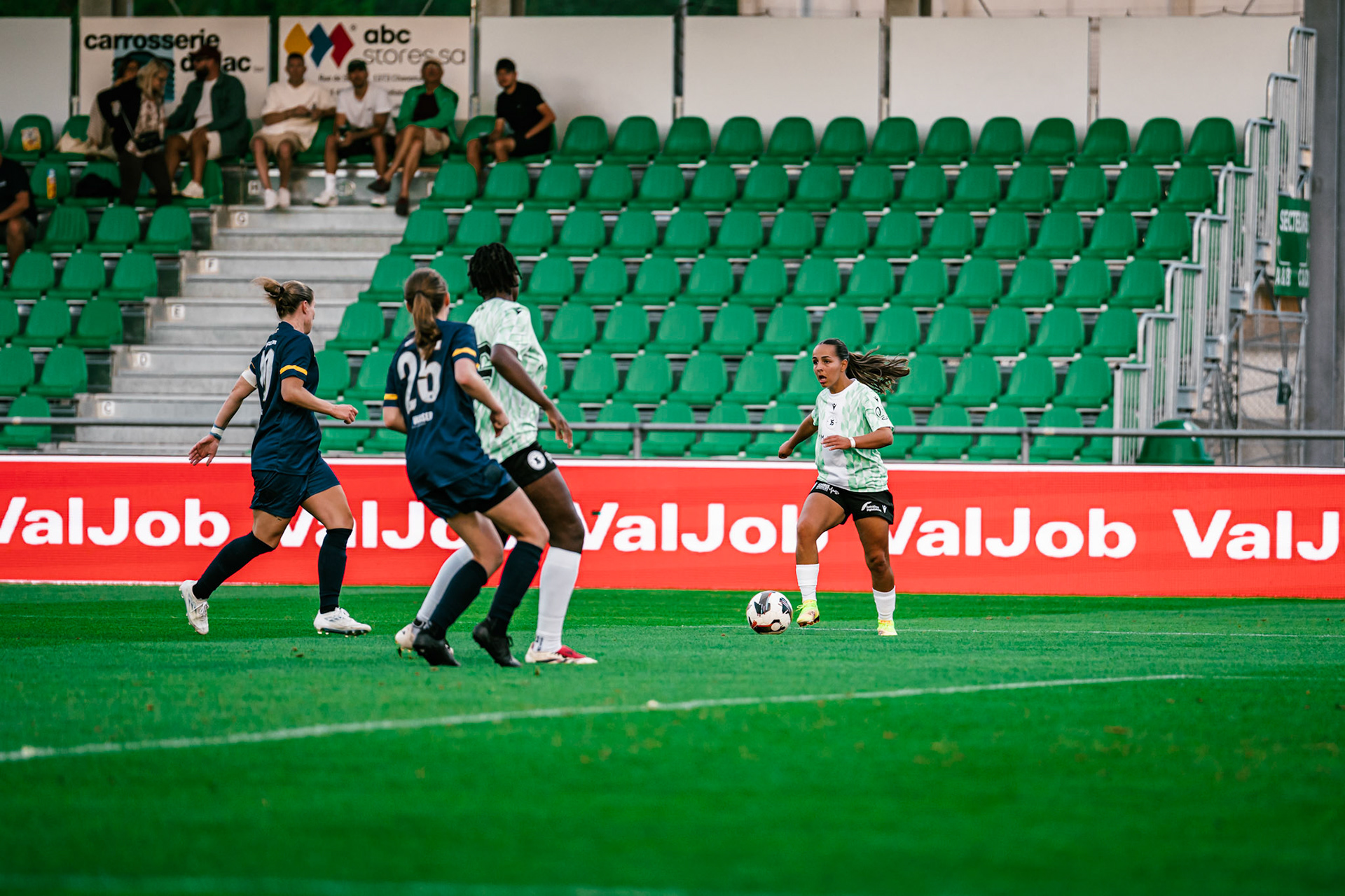 Match championnat LNB féminine opposant Yverdon Sport FC et FC Schlieren au Stade Municipal. (Christian António/LibsVisuals.com)