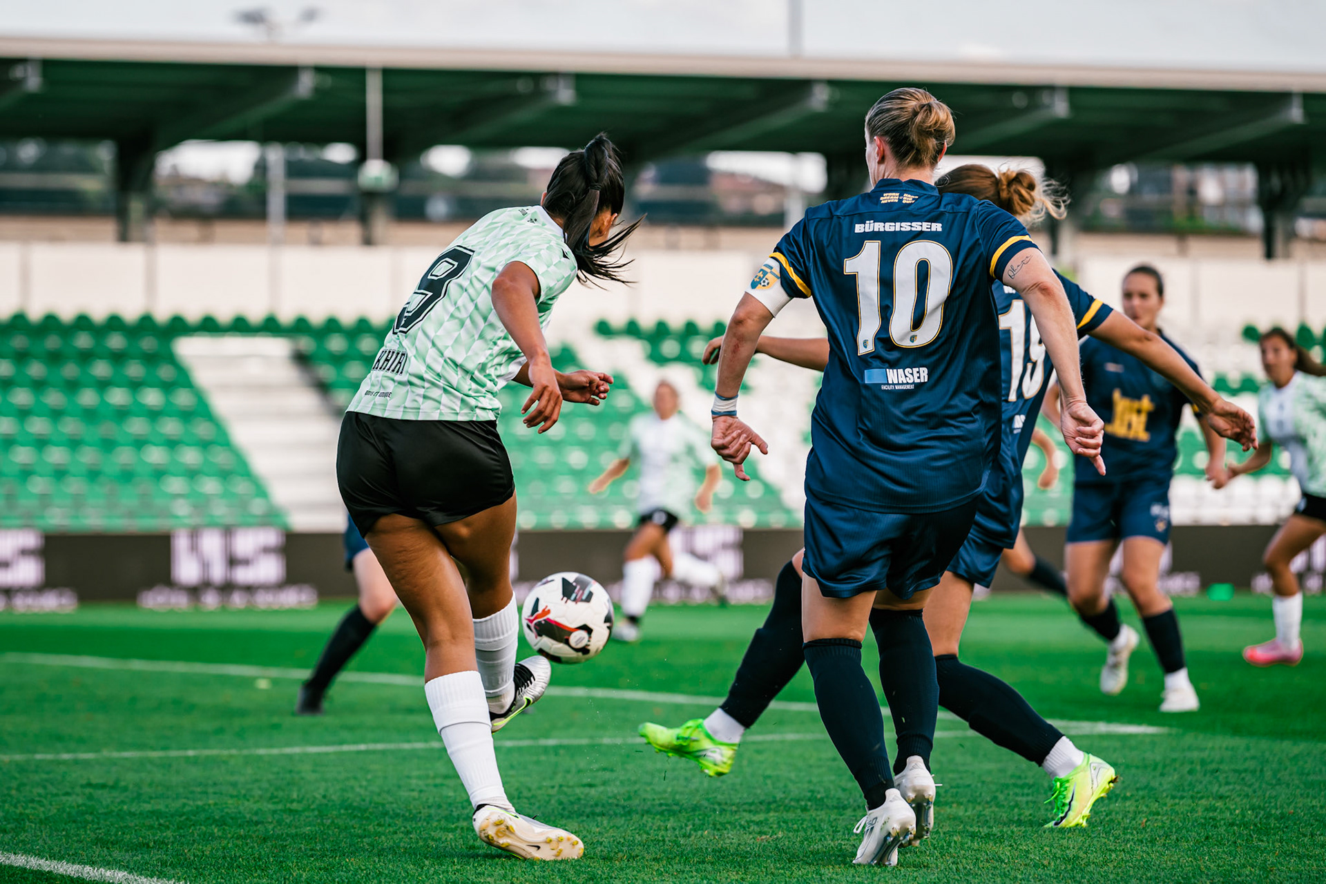 Match championnat LNB féminine opposant Yverdon Sport FC et FC Schlieren au Stade Municipal. (Christian António/LibsVisuals.com)