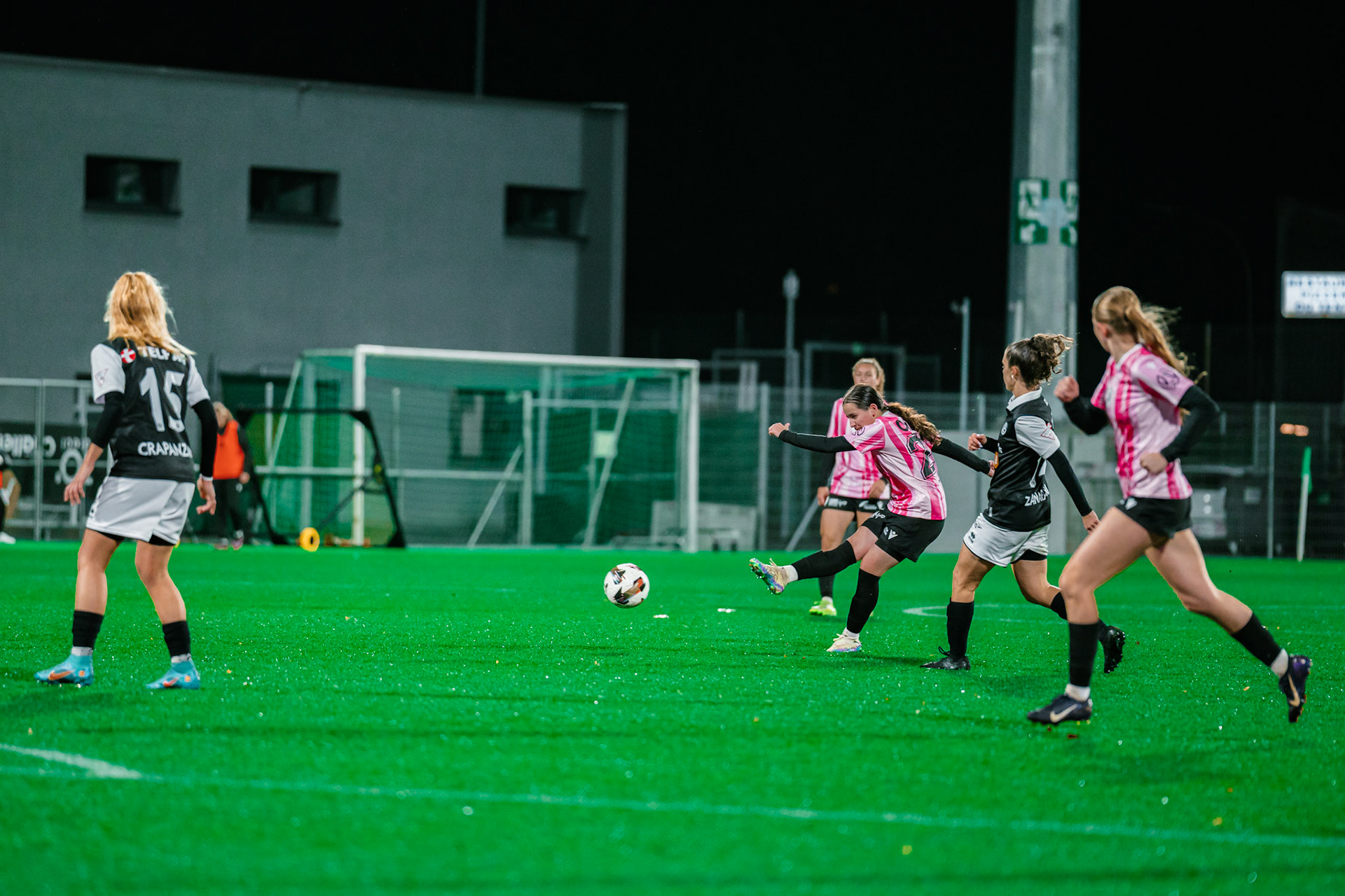 Match de championnat LNB féminine opposant Yverdon Sport FC et le FC Lugano au Stade Municipal, Yverdon-les-Bains. (Christian António / LibsVisuals.com)