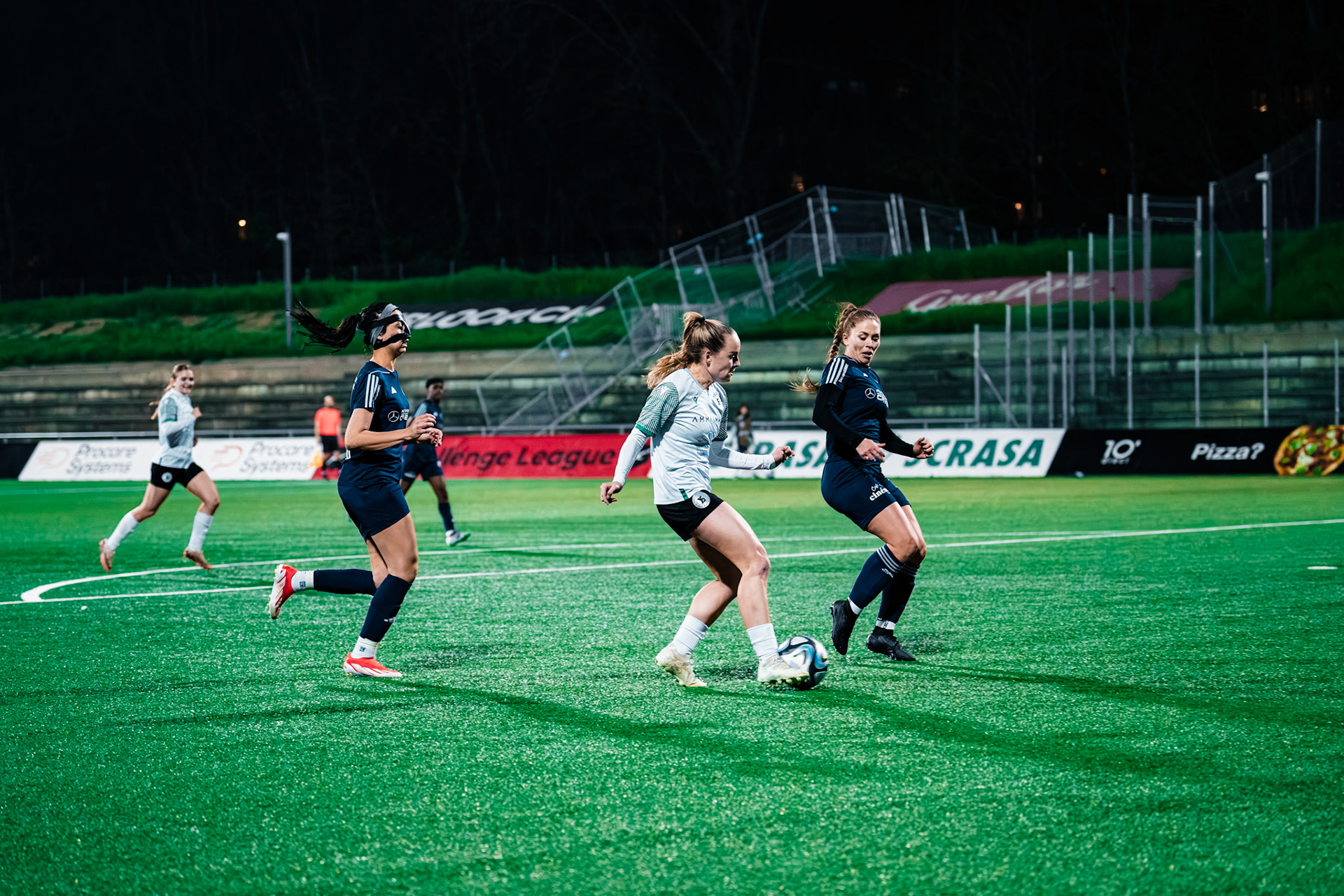 Etoile Carouge FC et Yverdon Sport FC au  Stade de la Fontenette (Christian António/LibsVisuals.com)